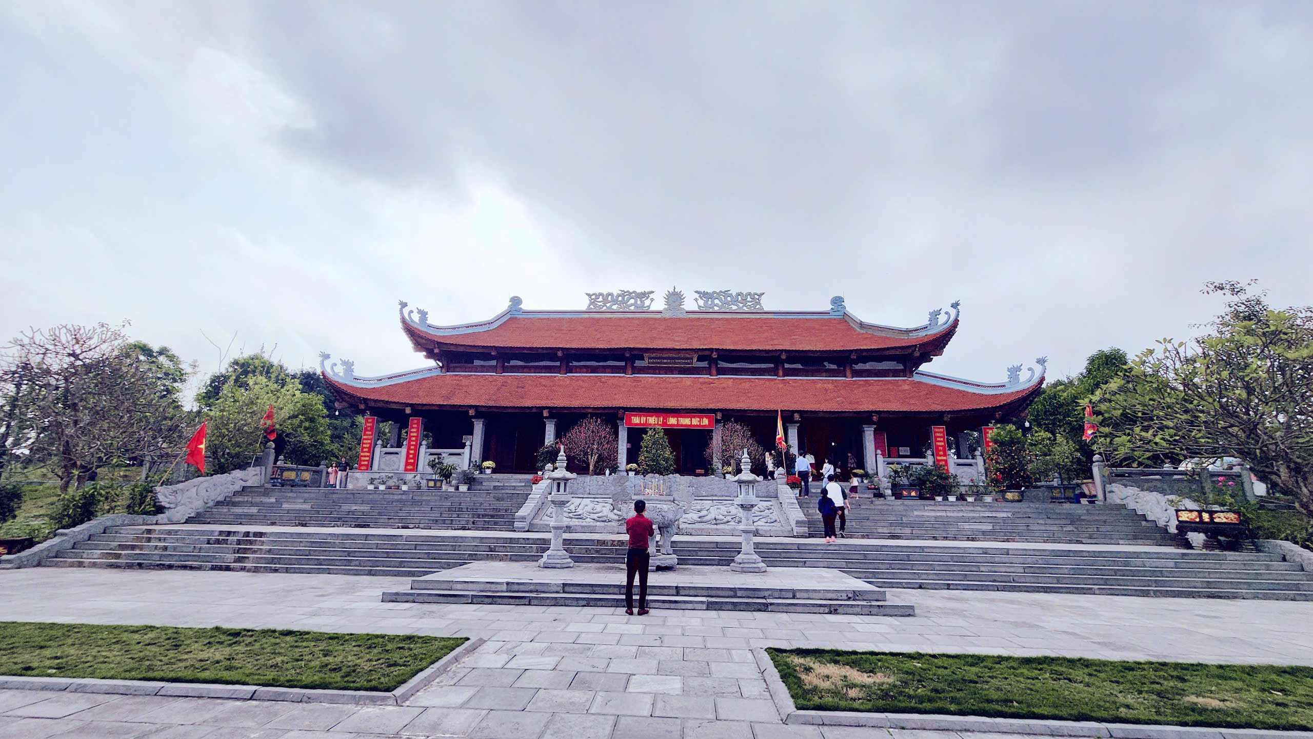 Đầu xu&acirc;n thăm đền thờ L&yacute; Thường Kiệt b&ecirc;n d&ograve;ng s&ocirc;ng Cầu lịch sử- Ảnh 10.