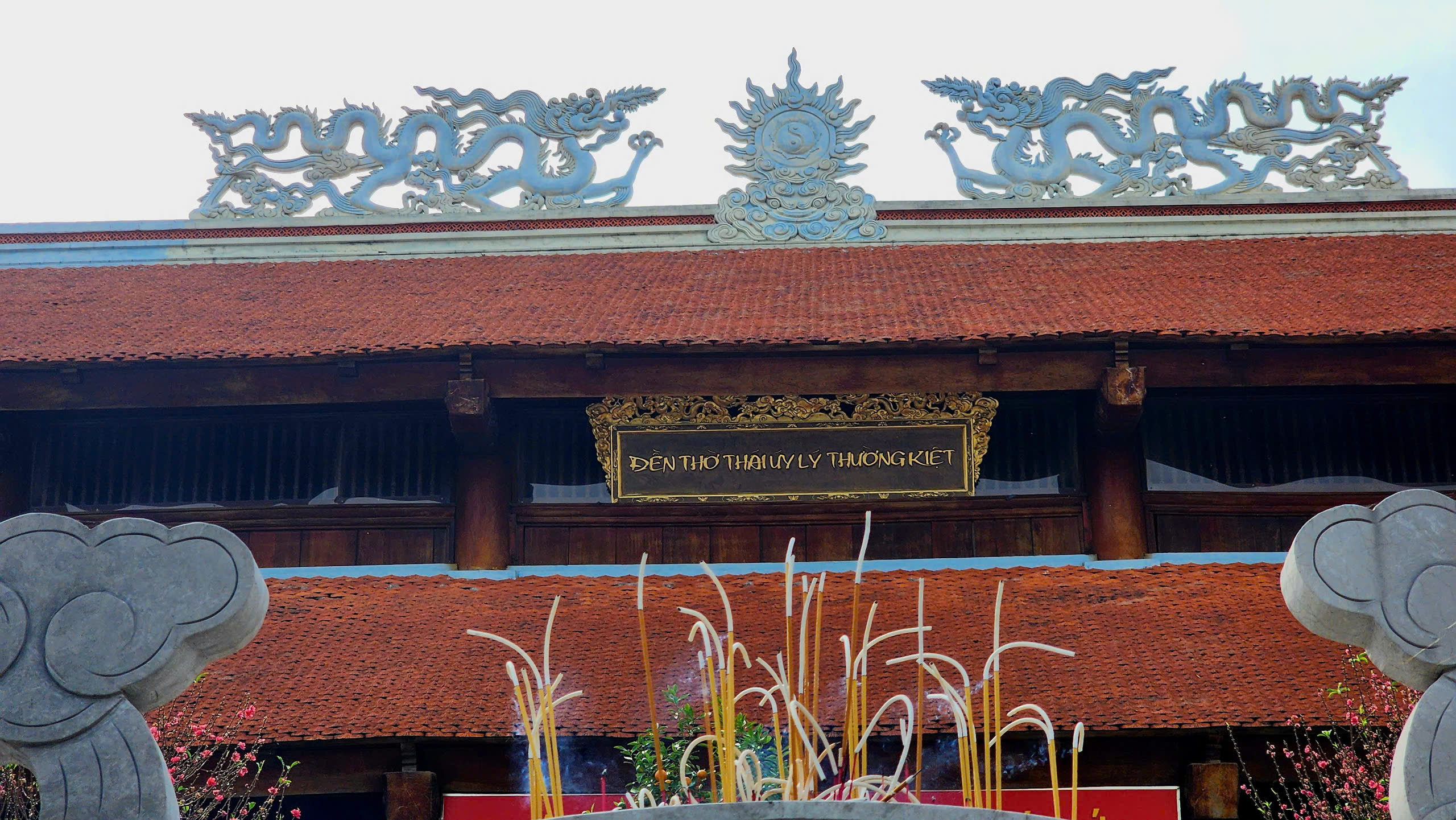 Đầu xu&acirc;n thăm đền thờ L&yacute; Thường Kiệt b&ecirc;n d&ograve;ng s&ocirc;ng Cầu lịch sử- Ảnh 13.