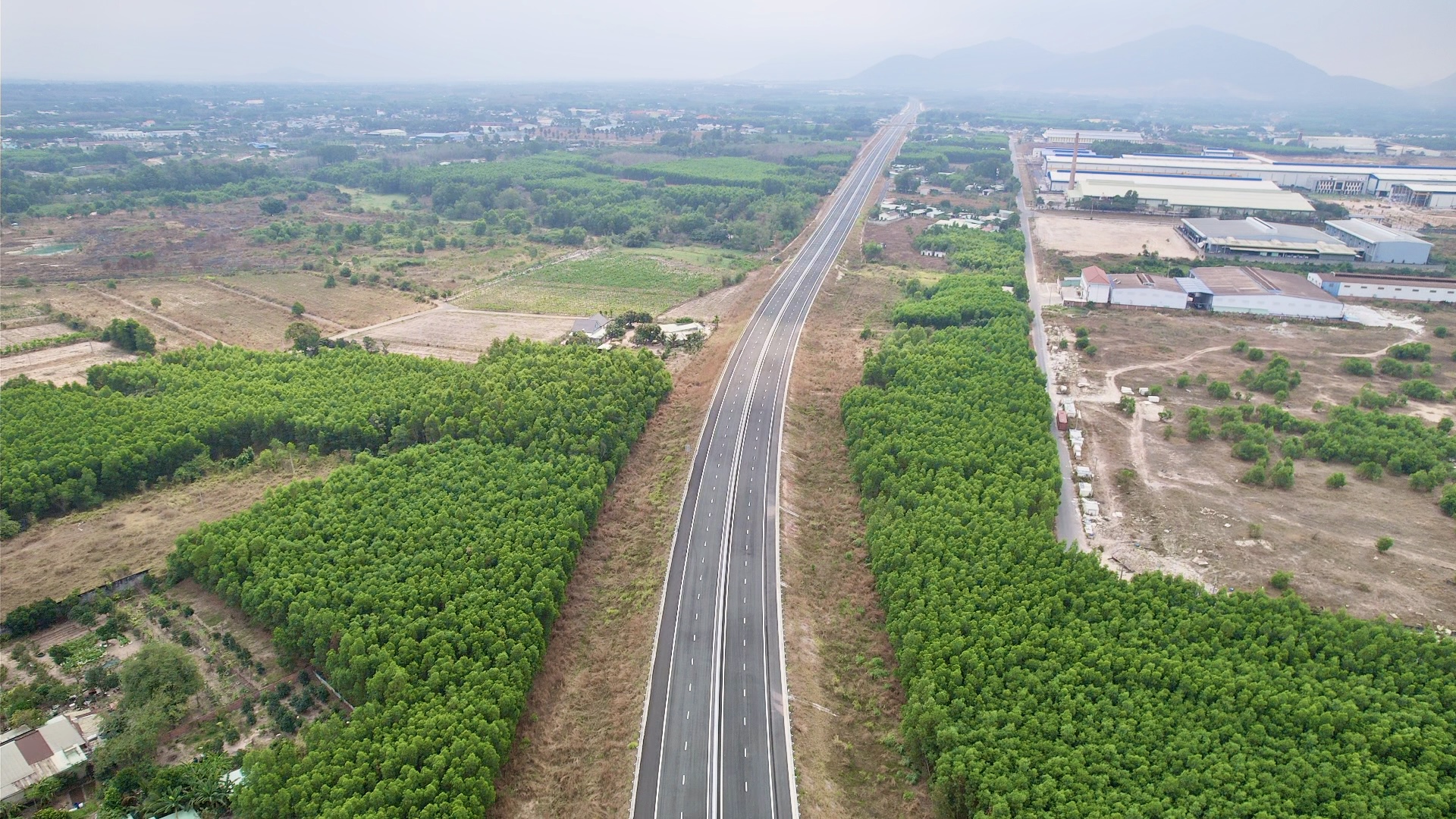 Đồng Nai ưu ti&ecirc;n nguồn lực cho hạ tầng kết nối v&agrave; đ&ocirc; thị tạo đ&agrave; bứt ph&aacute;- Ảnh 1.