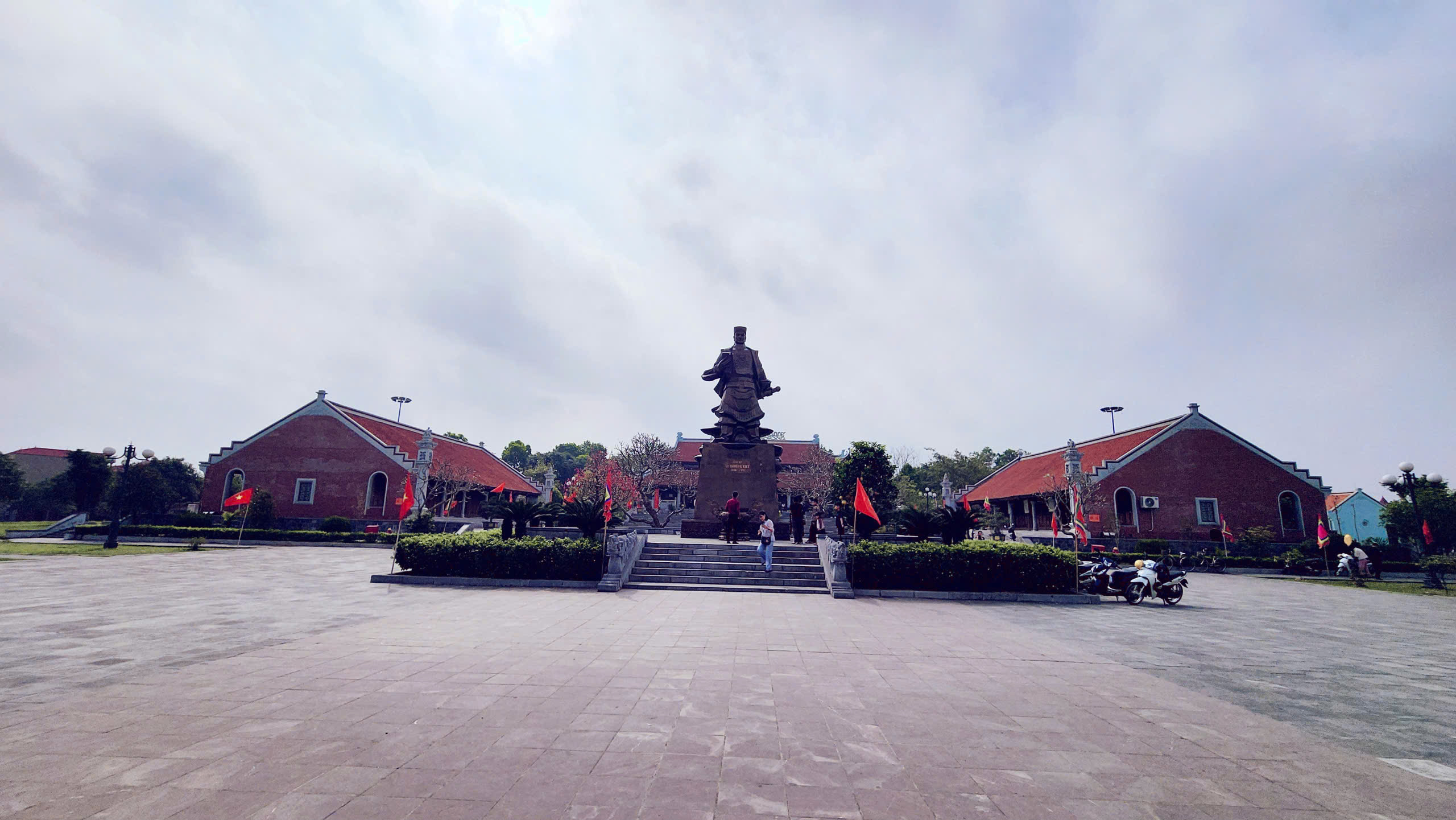 Đầu xu&acirc;n thăm đền thờ L&yacute; Thường Kiệt b&ecirc;n d&ograve;ng s&ocirc;ng Cầu lịch sử- Ảnh 38.