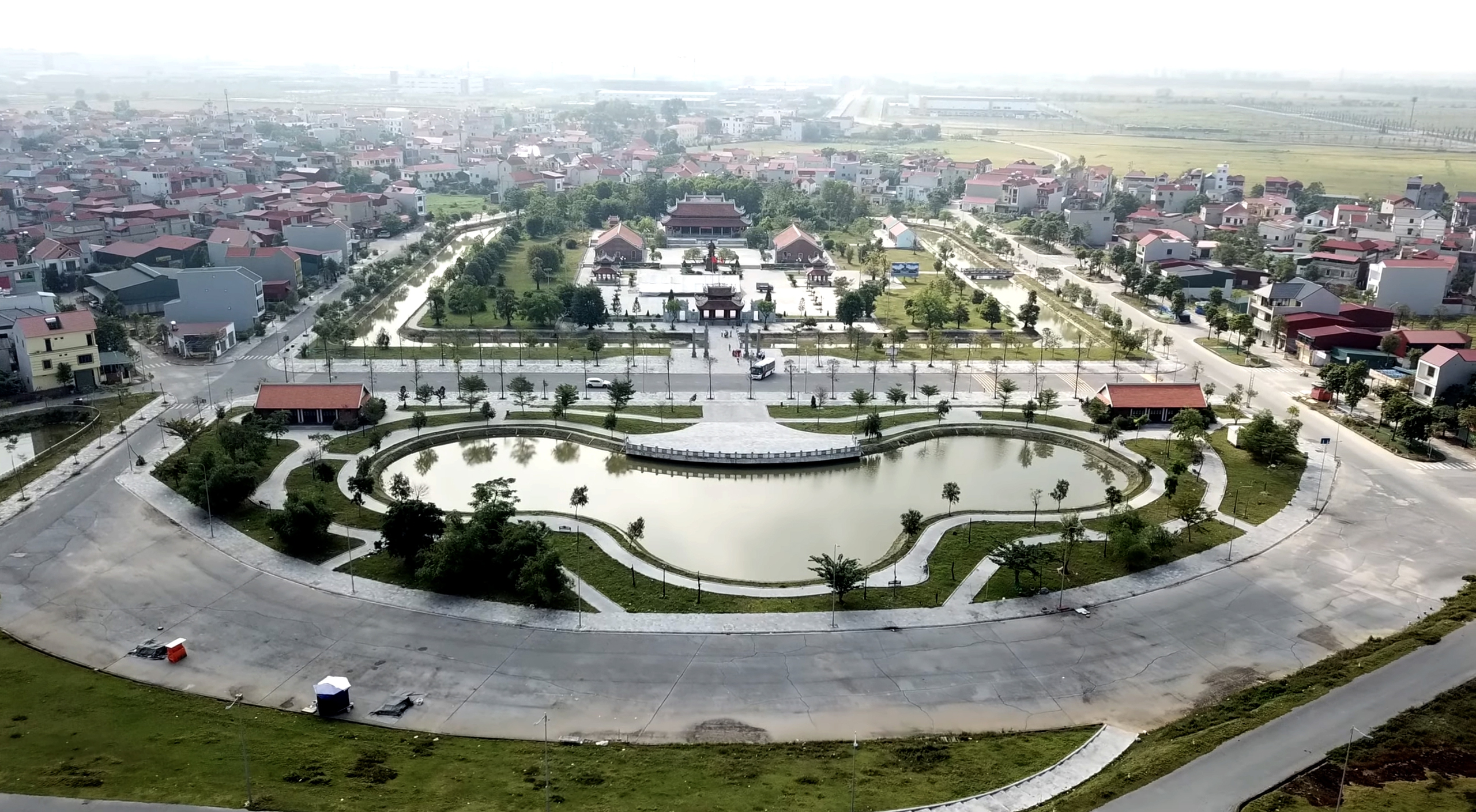 Đầu xu&acirc;n thăm đền thờ L&yacute; Thường Kiệt b&ecirc;n d&ograve;ng s&ocirc;ng Cầu lịch sử- Ảnh 1.