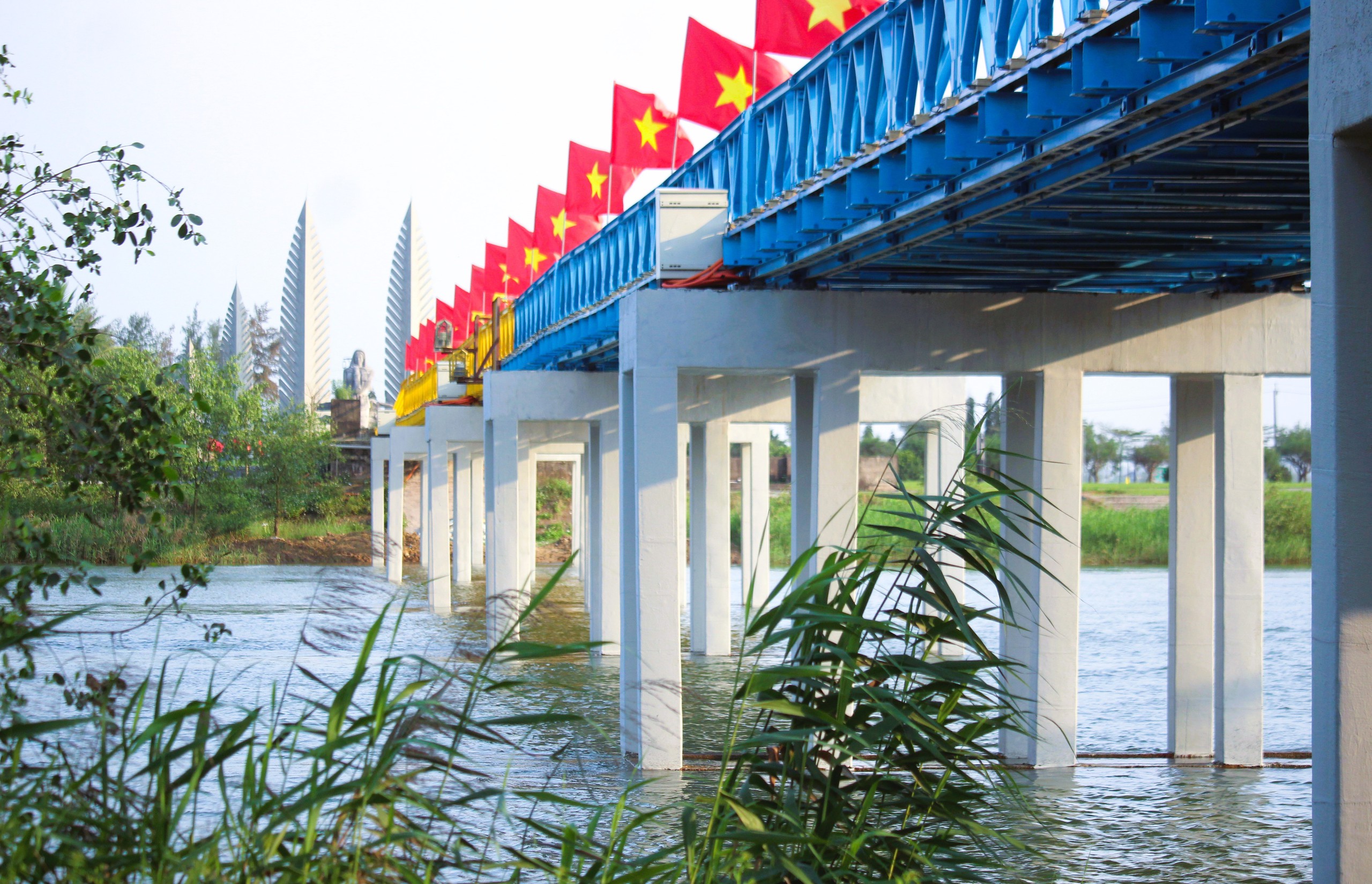 Khu di t&iacute;ch quốc gia đặc biệt Đ&ocirc;i bờ Hiền Lương - Bến Hải nhộn nhịp kh&aacute;ch tham quan- Ảnh 13.