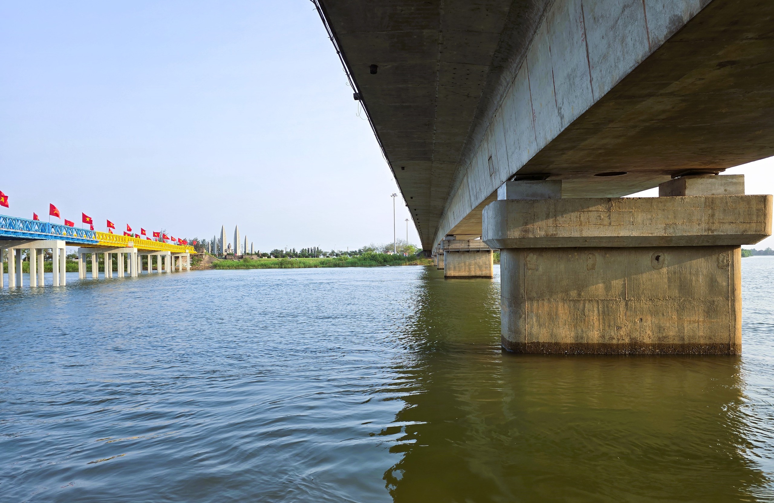 Khu di t&iacute;ch quốc gia đặc biệt Đ&ocirc;i bờ Hiền Lương - Bến Hải nhộn nhịp kh&aacute;ch tham quan- Ảnh 10.