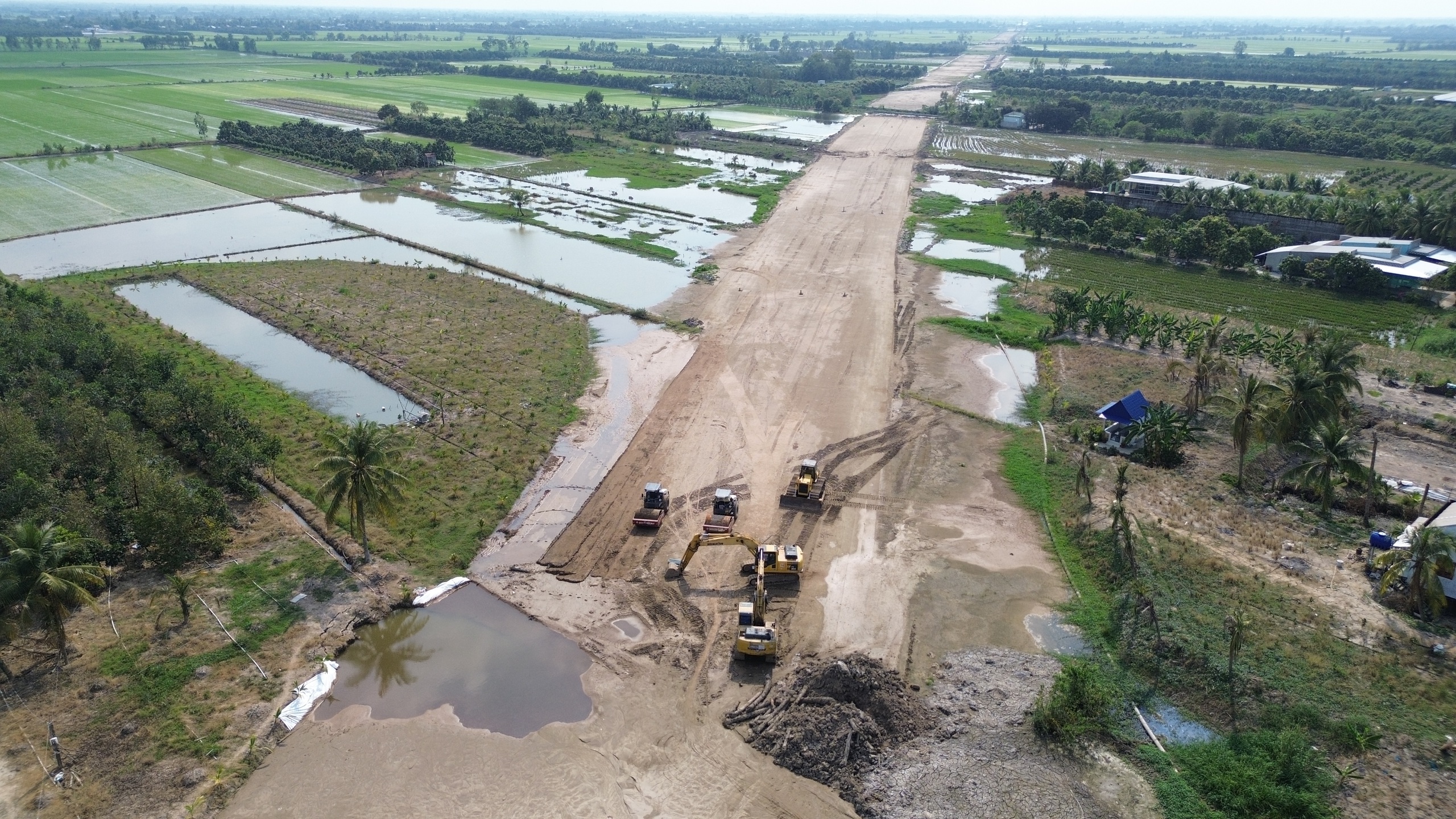 Cao tốc Mỹ An - Cao Lãnh: Tăng tốc sau Tết, khơi thông nguồn vật liệu để đẩy nhanh tiến độ- Ảnh 7. Cao tốc Mỹ An - Cao Lãnh: Tăng tốc sau Tết, khơi thông nguồn vật liệu để đẩy nhanh tiến độ- Ảnh 7.