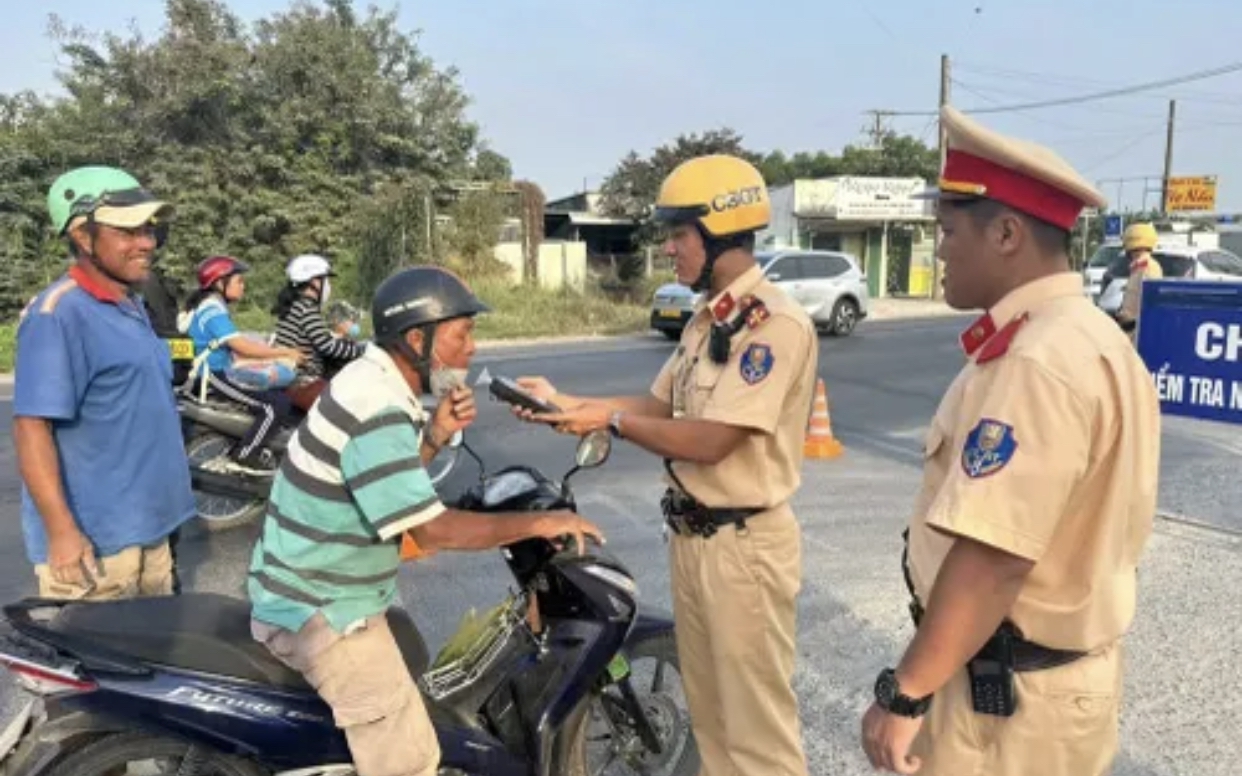 Hơn 600 "ma men" bị xử lý trong dịp Tết Nguyên đán tại Đồng Tháp- Ảnh 2. CSGT Tây Ninh lập biên bản hơn 1.300 trường hợp vi phạm trong cao điểm Tết