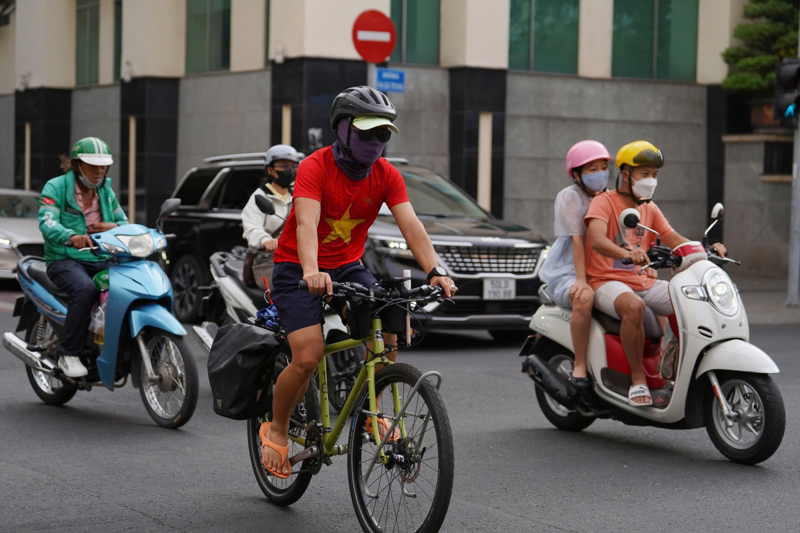 Giao th&ocirc;ng TP.HCM &ldquo;dễ thở&rdquo; trong ng&agrave;y đầu l&agrave;m việc sau kỳ nghỉ Tết- Ảnh 5.