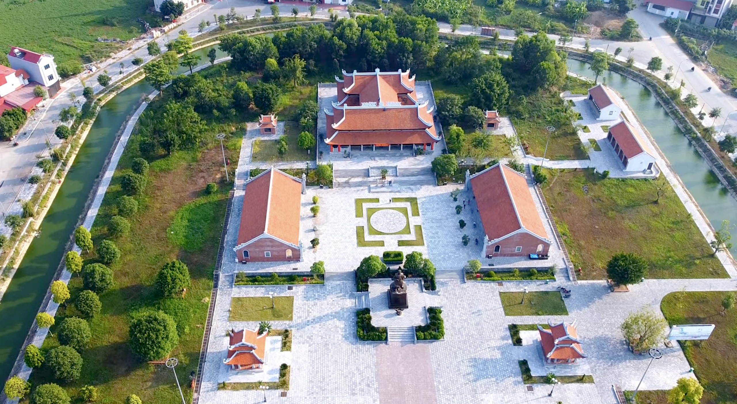 Đầu xu&acirc;n thăm đền thờ L&yacute; Thường Kiệt b&ecirc;n d&ograve;ng s&ocirc;ng Cầu lịch sử- Ảnh 6.