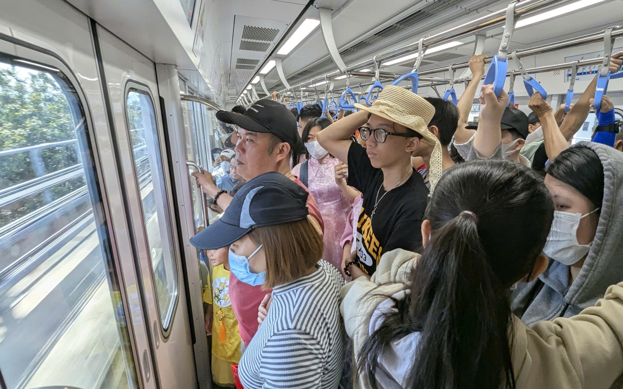 Metro số 1 phục vụ hơn 571.000 lượt kh&aacute;ch dịp Tết B&iacute;nh Ngọ 2026