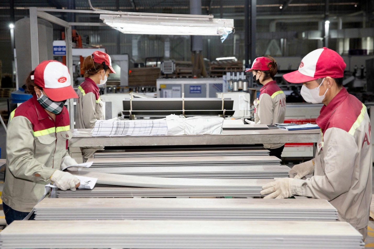 Doanh nghiệp vật liệu tư nhân kỳ vọng môi trường kinh doanh minh bạch, thông thoáng- Ảnh 3. Doanh nghiệp vật liệu tư nhân kỳ vọng môi trường kinh doanh minh bạch, thông thoáng- Ảnh 3.