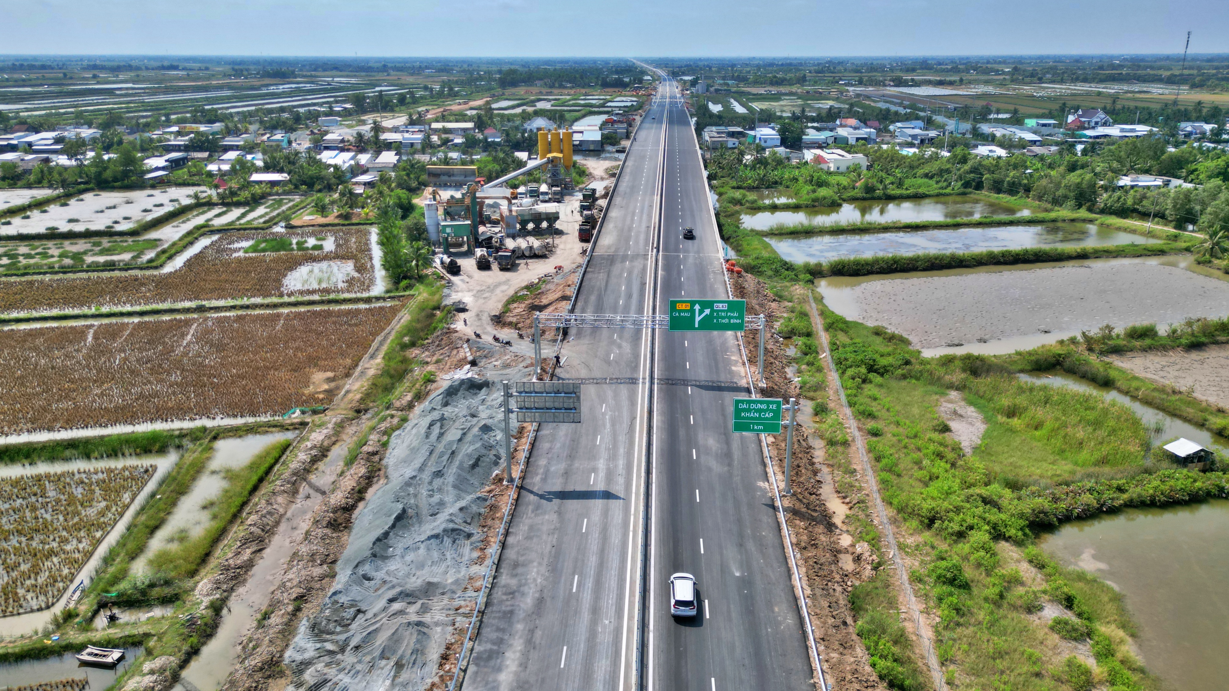Đến năm 2030, Cà Mau ưu tiên hoàn thiện cao tốc, cảng biển, cảng hàng không- Ảnh 2. Đến năm 2030, Cà Mau ưu tiên hoàn thiện cao tốc, cảng biển, cảng hàng không- Ảnh 2.