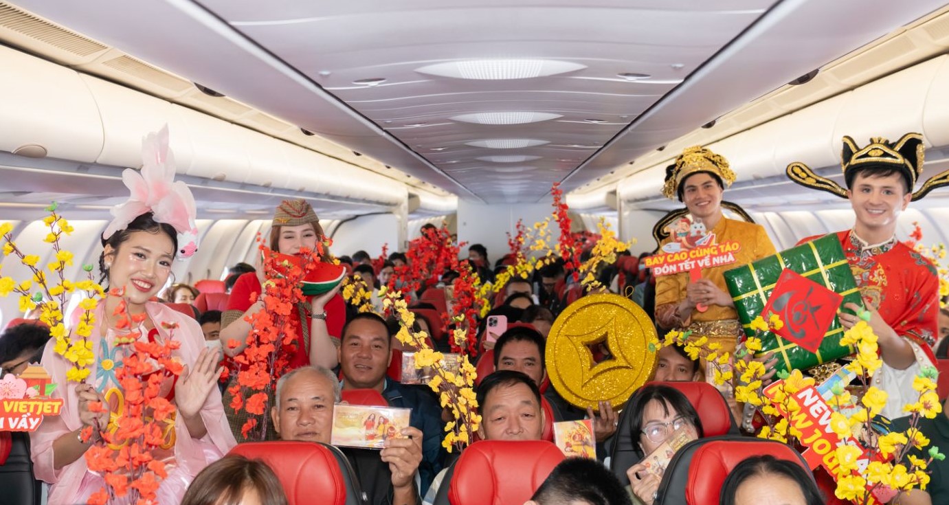 Đ&oacute;n T&aacute;o qu&acirc;n c&ugrave;ng Vietjet tr&ecirc;n những chuyến bay ngập tr&agrave;n kh&ocirc;ng kh&iacute; Tết- Ảnh 10.