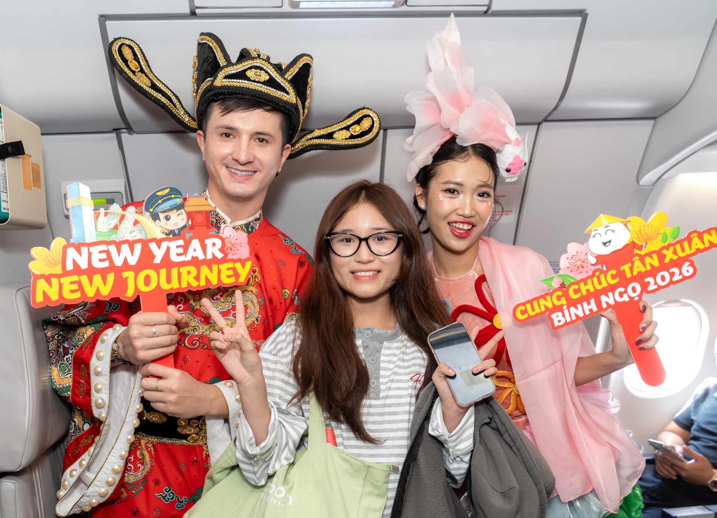 Đ&oacute;n T&aacute;o qu&acirc;n c&ugrave;ng Vietjet tr&ecirc;n những chuyến bay ngập tr&agrave;n kh&ocirc;ng kh&iacute; Tết- Ảnh 3.