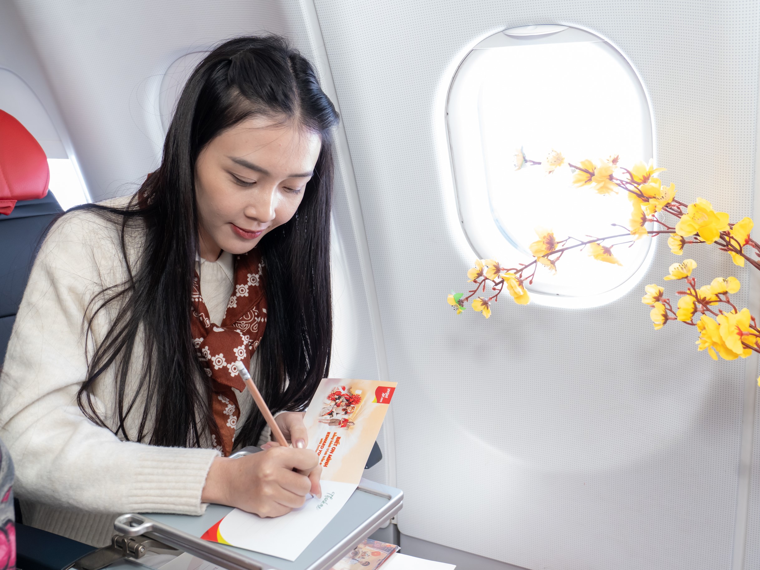 Đ&oacute;n T&aacute;o qu&acirc;n c&ugrave;ng Vietjet tr&ecirc;n những chuyến bay ngập tr&agrave;n kh&ocirc;ng kh&iacute; Tết- Ảnh 4.