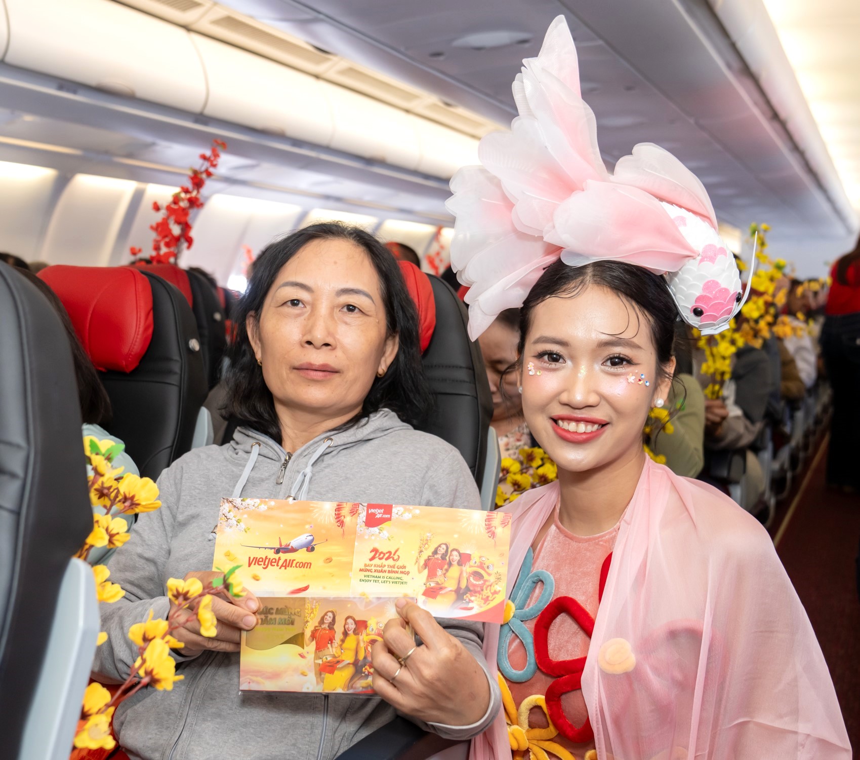 Đ&oacute;n T&aacute;o qu&acirc;n c&ugrave;ng Vietjet tr&ecirc;n những chuyến bay ngập tr&agrave;n kh&ocirc;ng kh&iacute; Tết- Ảnh 6.