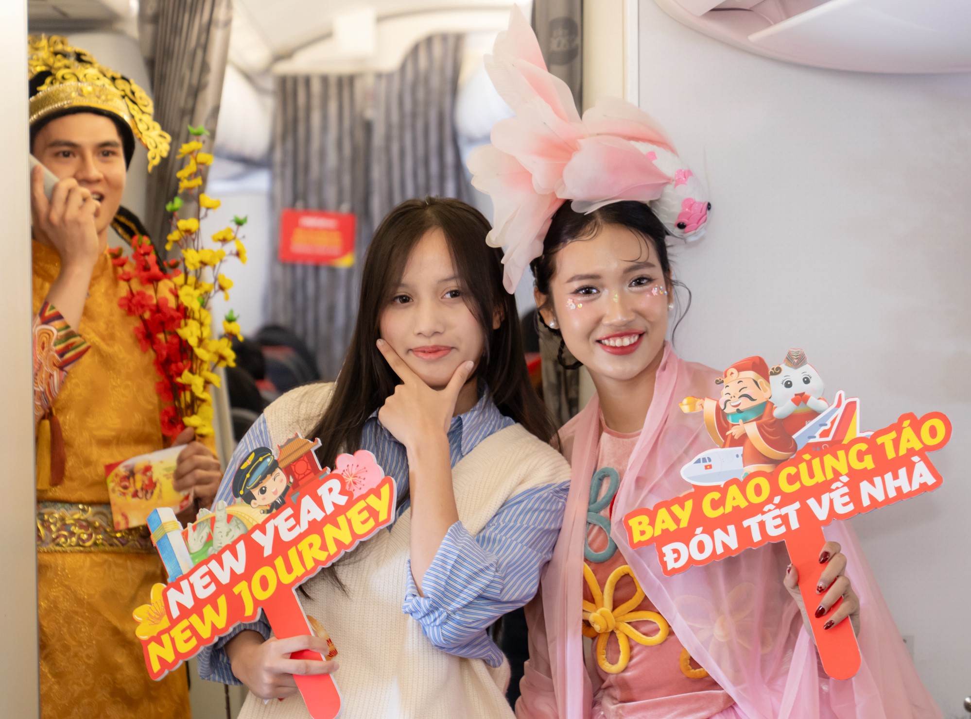 Đ&oacute;n T&aacute;o qu&acirc;n c&ugrave;ng Vietjet tr&ecirc;n những chuyến bay ngập tr&agrave;n kh&ocirc;ng kh&iacute; Tết- Ảnh 7.