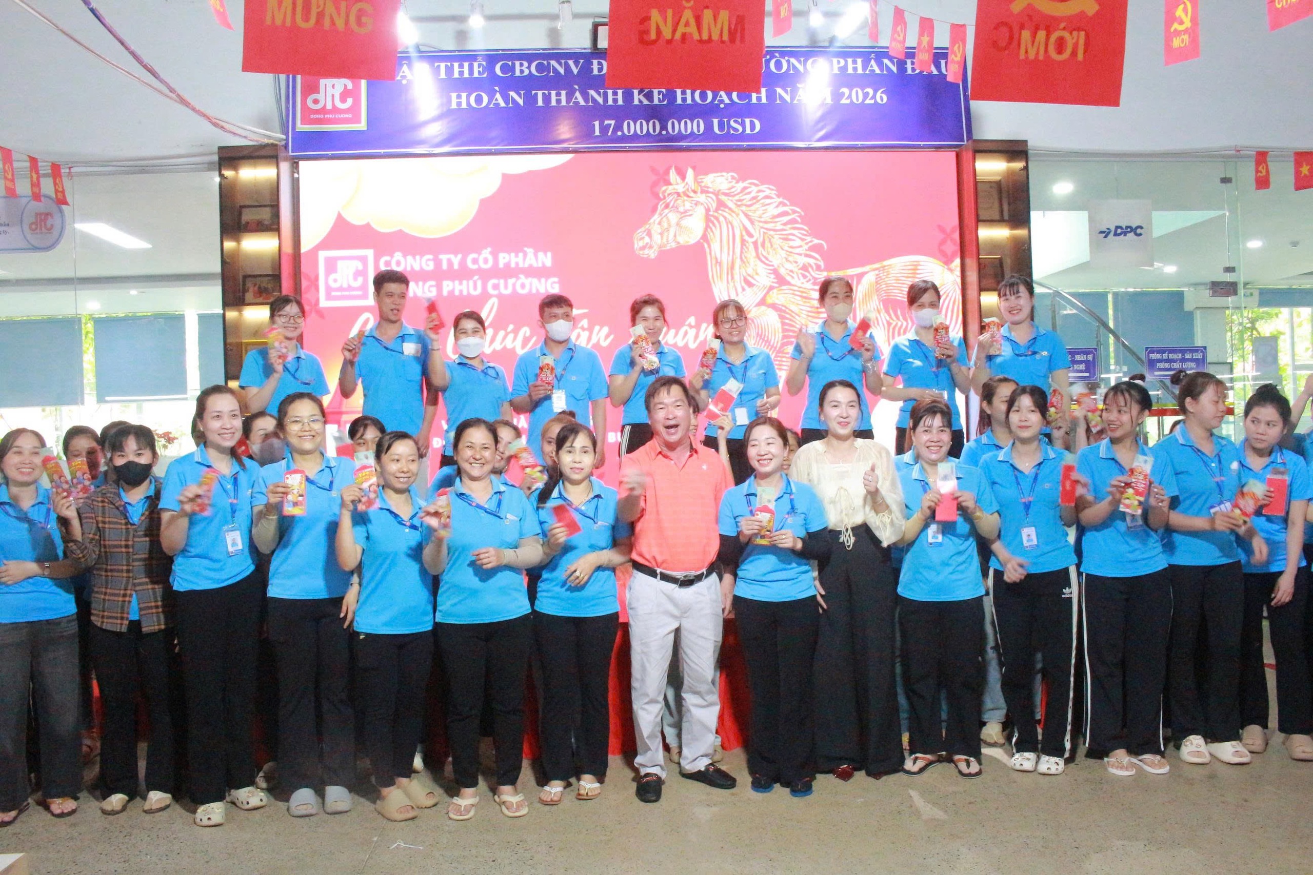 Đồng Nai: 99% lao động trở lại làm việc, doanh nghiệp chi hàng chục tỷ đồng lì xì đầu xuân- Ảnh 3.