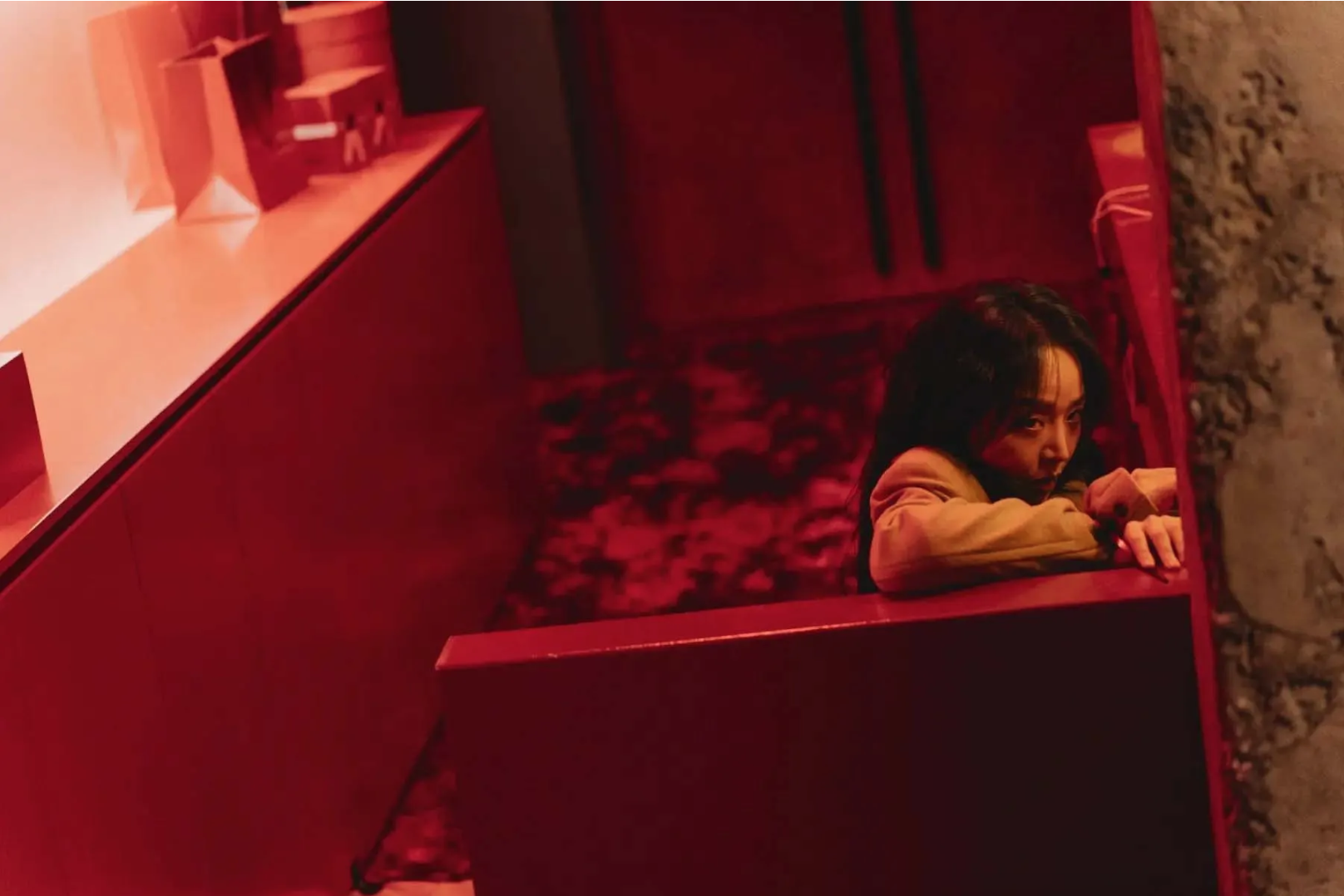 "The art of Sarah" g&acirc;y sốt to&agrave;n cầu, Shin Hae Sun thăng hạng nhờ vai diễn t&aacute;o bạo- Ảnh 7.