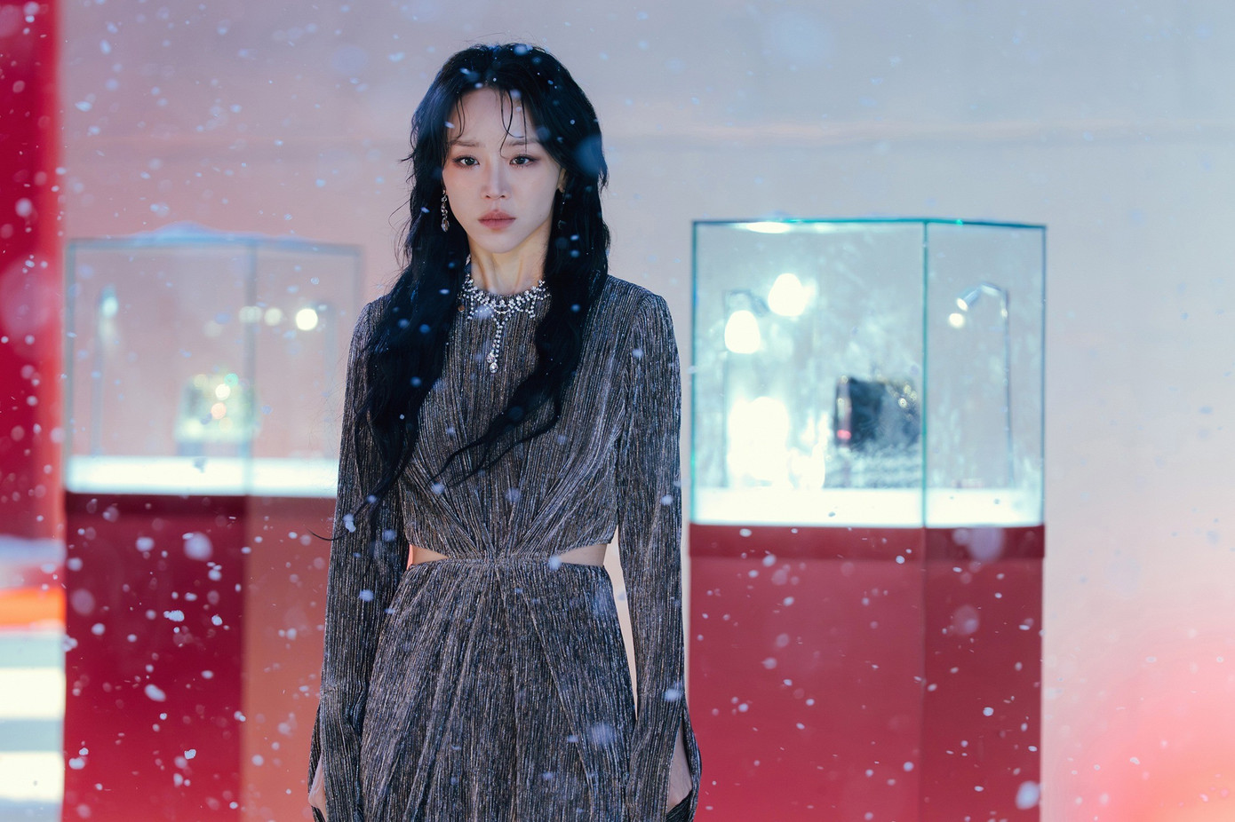 "The art of Sarah" g&acirc;y sốt to&agrave;n cầu, Shin Hae Sun thăng hạng nhờ vai diễn t&aacute;o bạo- Ảnh 3.