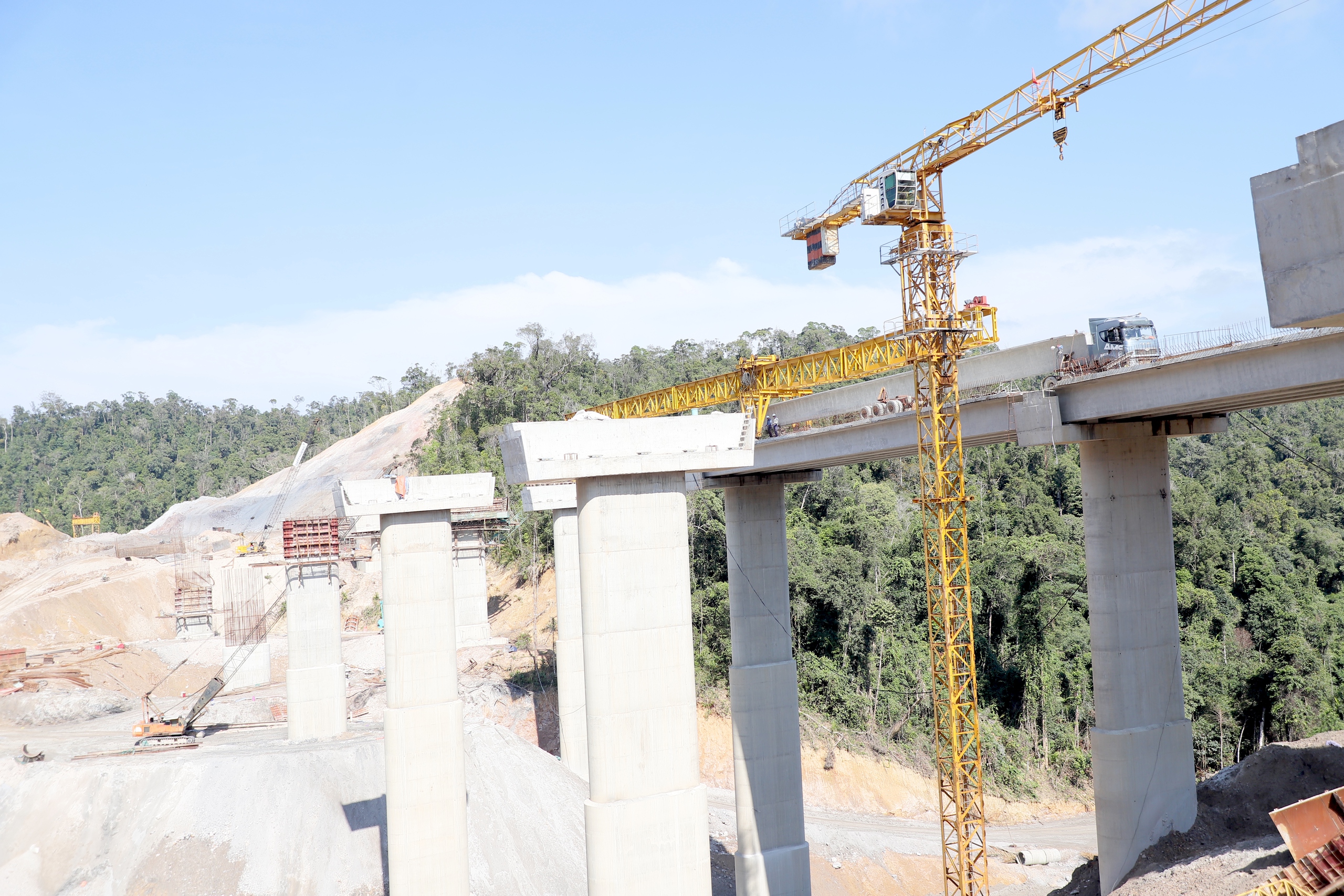 Những trụ cầu cao hơn 50m đang h&igrave;nh th&agrave;nh tr&ecirc;n cao tốc Kh&aacute;nh H&ograve;a - Bu&ocirc;n Ma Thuột- Ảnh 8.