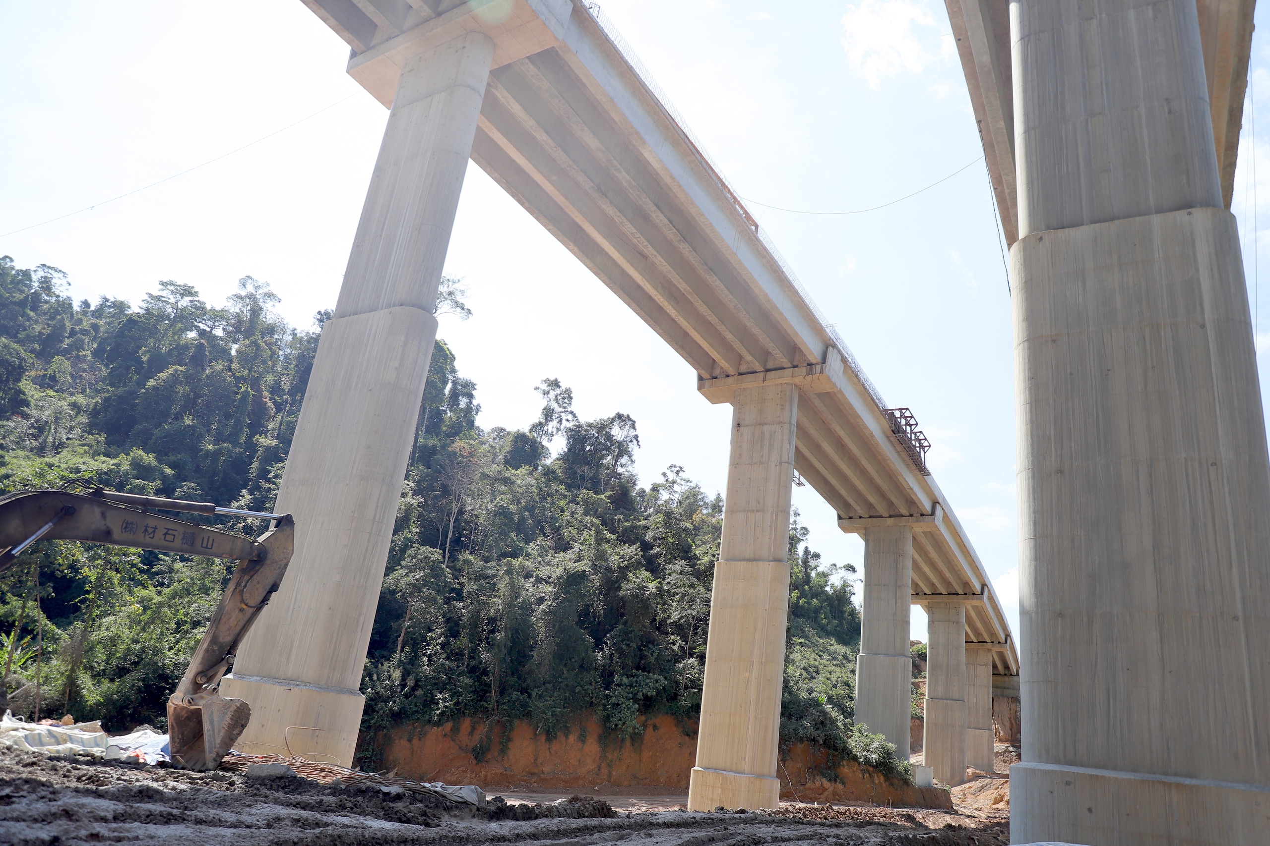 Những trụ cầu cao hơn 50m đang h&igrave;nh th&agrave;nh tr&ecirc;n cao tốc Kh&aacute;nh H&ograve;a - Bu&ocirc;n Ma Thuột- Ảnh 2.