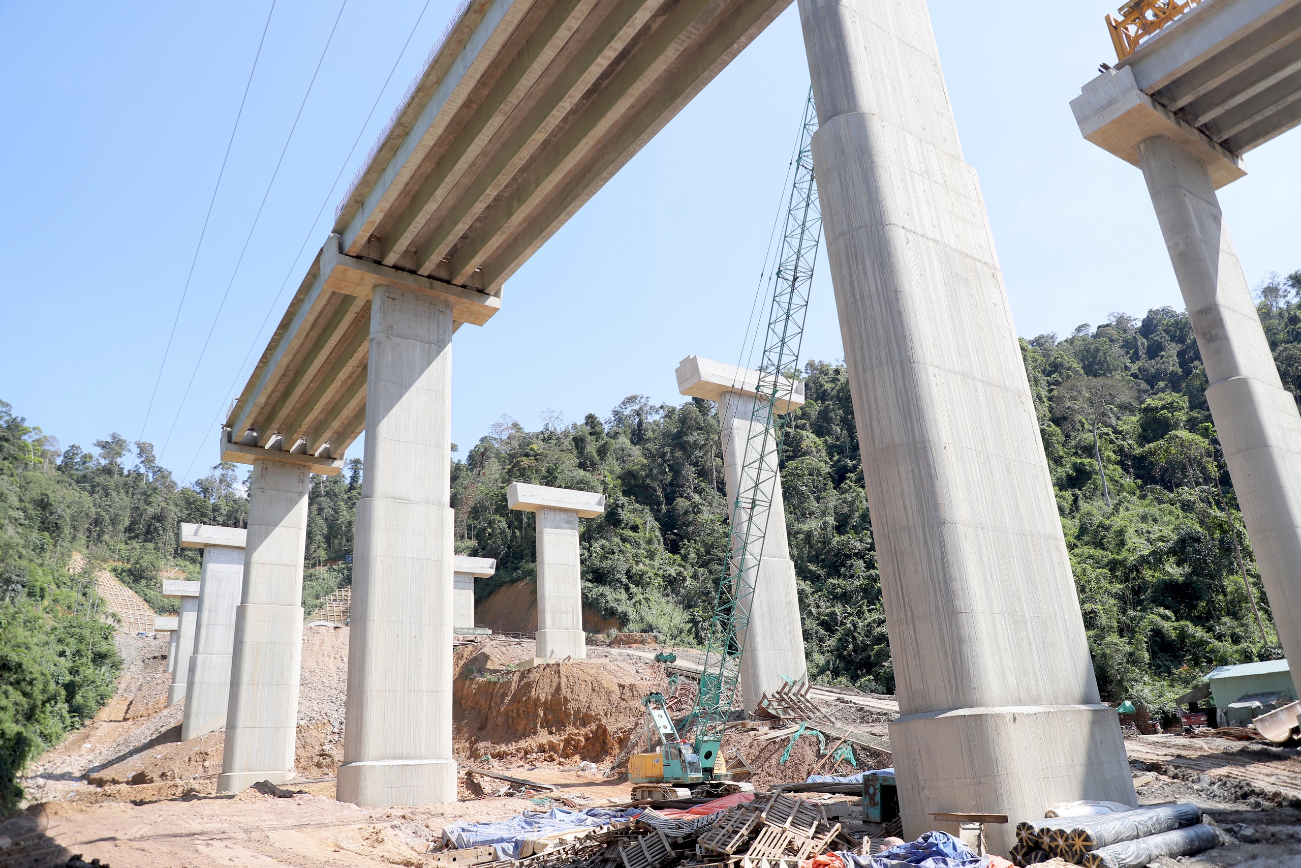 Những trụ cầu cao hơn 50m đang h&igrave;nh th&agrave;nh tr&ecirc;n cao tốc Kh&aacute;nh H&ograve;a - Bu&ocirc;n Ma Thuột- Ảnh 4.