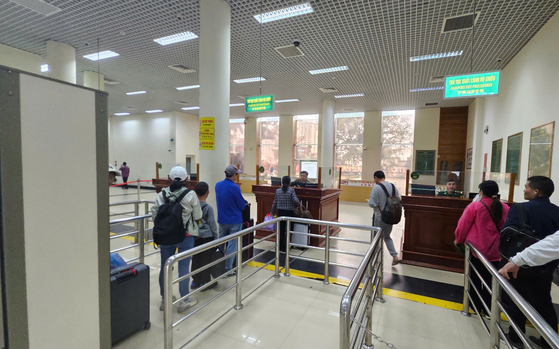 Quảng Ninh: Kim ngạch xuất nhập khẩu đạt gần 160 triệu USD từ m&ocirc; h&igrave;nh th&ocirc;ng quan cuối tuần- Ảnh 3.