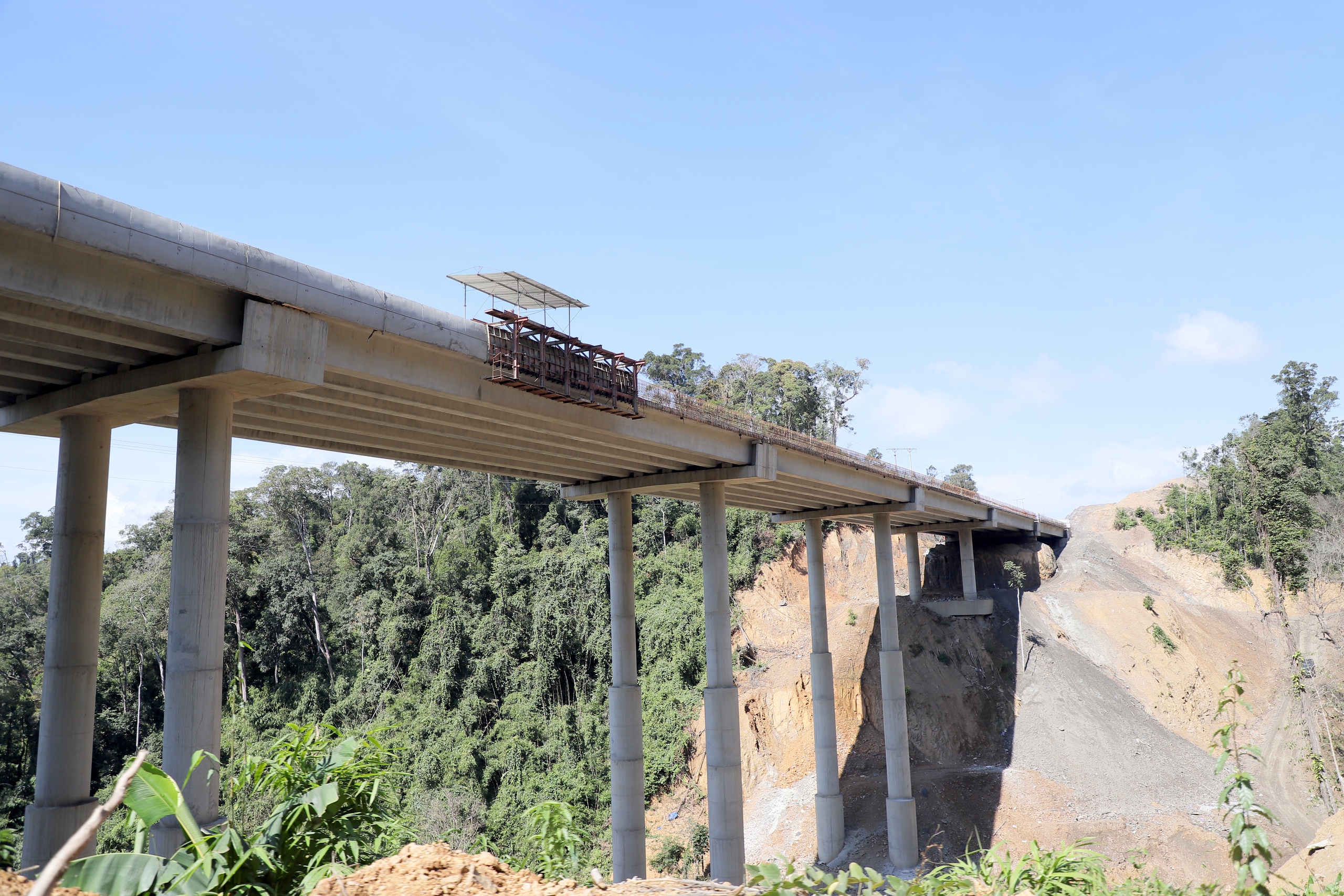 Những trụ cầu cao hơn 50m đang h&igrave;nh th&agrave;nh tr&ecirc;n cao tốc Kh&aacute;nh H&ograve;a - Bu&ocirc;n Ma Thuột- Ảnh 5.