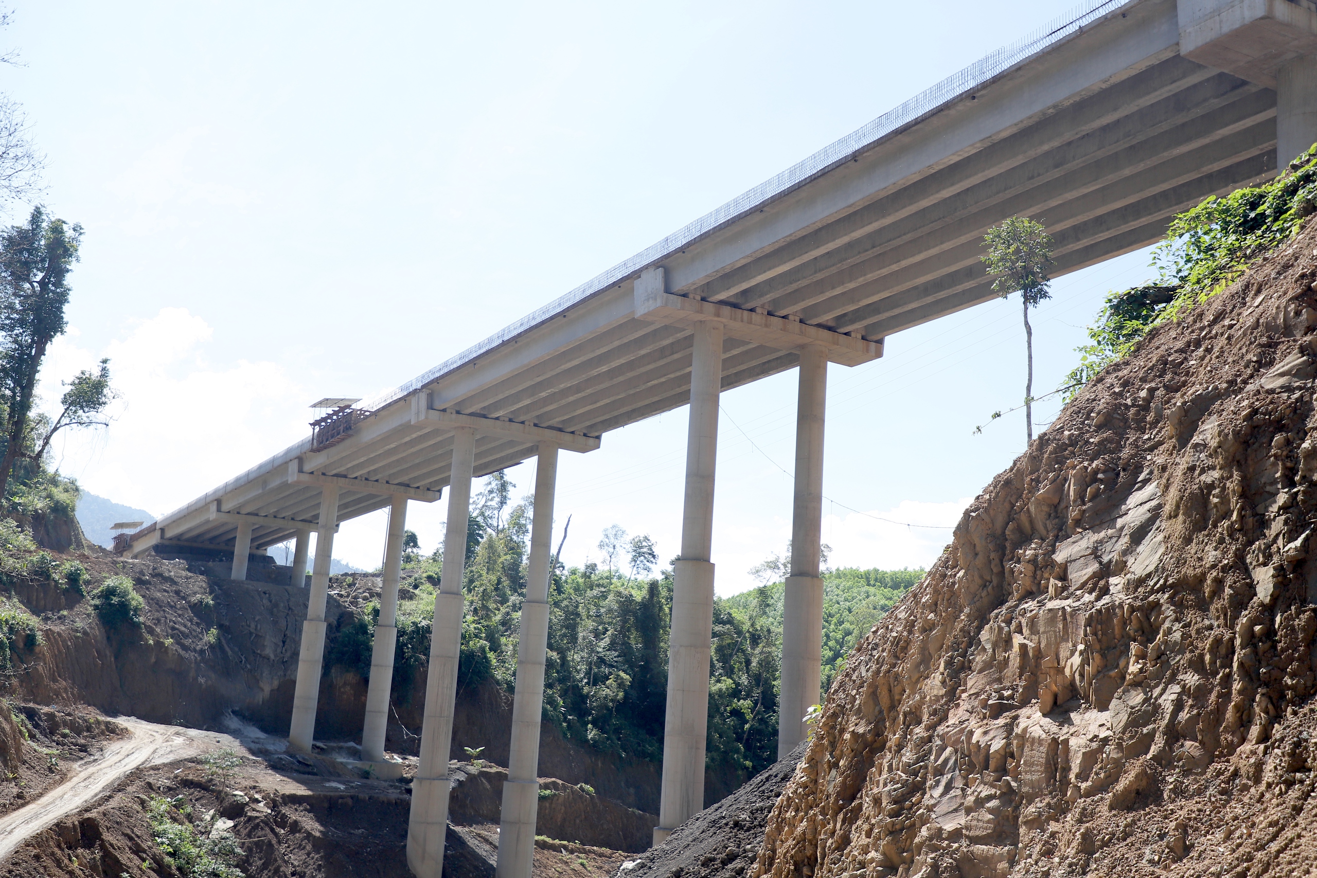 Những trụ cầu cao hơn 50m đang h&igrave;nh th&agrave;nh tr&ecirc;n cao tốc Kh&aacute;nh H&ograve;a - Bu&ocirc;n Ma Thuột- Ảnh 6.