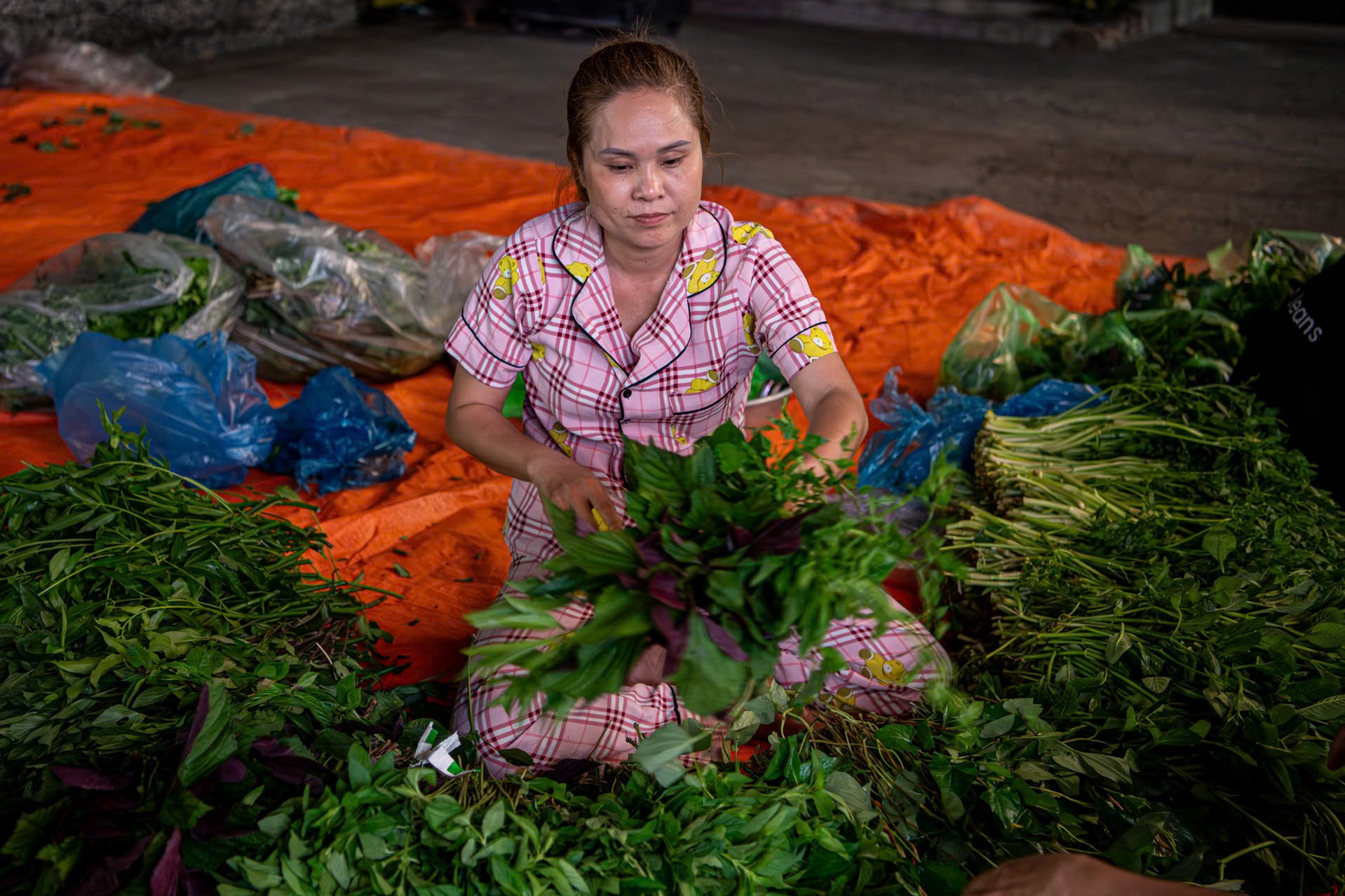 TP.HCM: &ldquo;Thủ phủ&rdquo; c&aacute; l&oacute;c nướng xuy&ecirc;n đ&ecirc;m đỏ lửa phục vụ ng&agrave;y v&iacute;a Thần T&agrave;i- Ảnh 9.