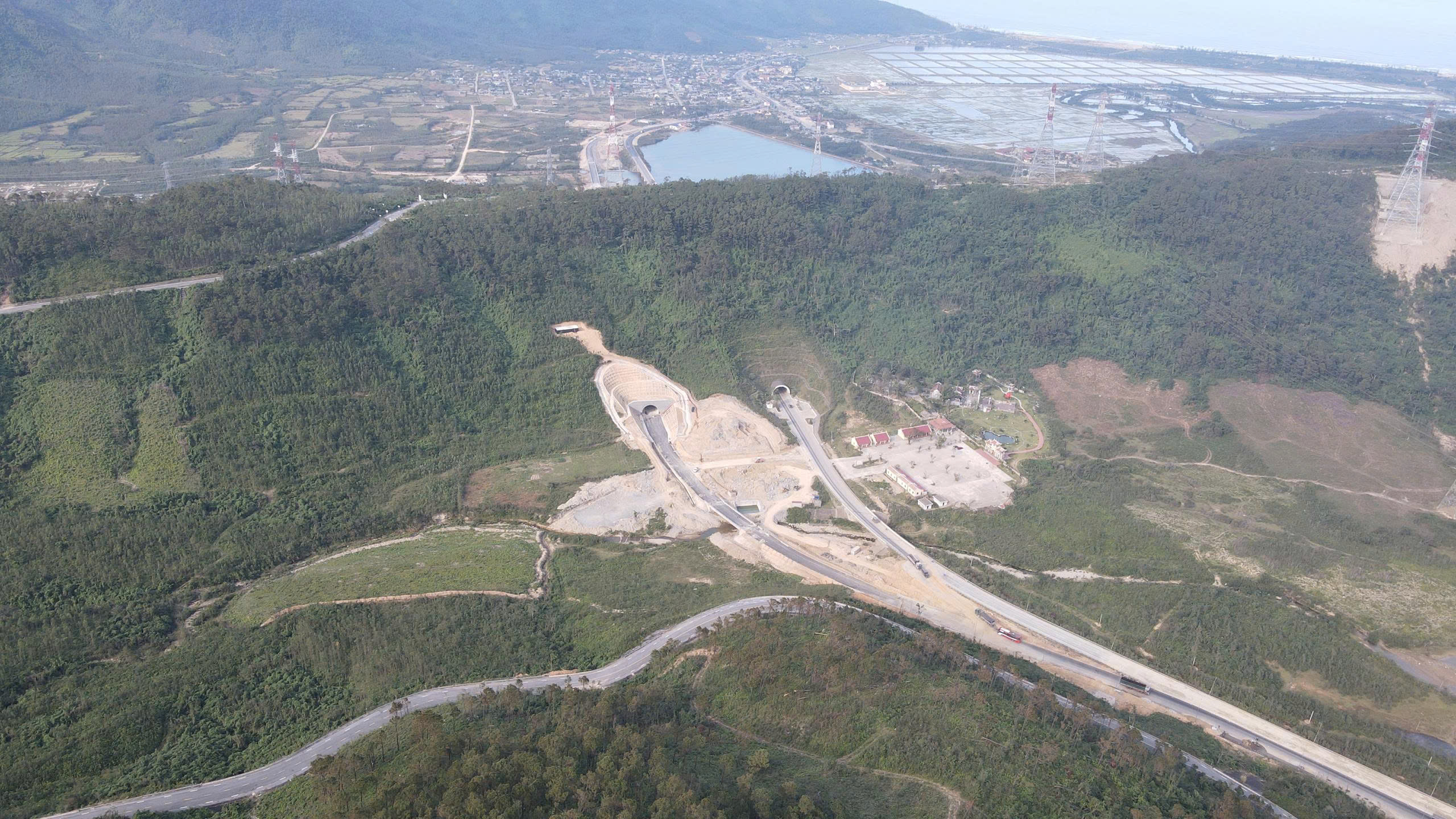 Hầm Đ&egrave;o Ngang mở rộng ho&agrave;n tất thi c&ocirc;ng, chờ nghiệm thu để th&ocirc;ng xe- Ảnh 1.