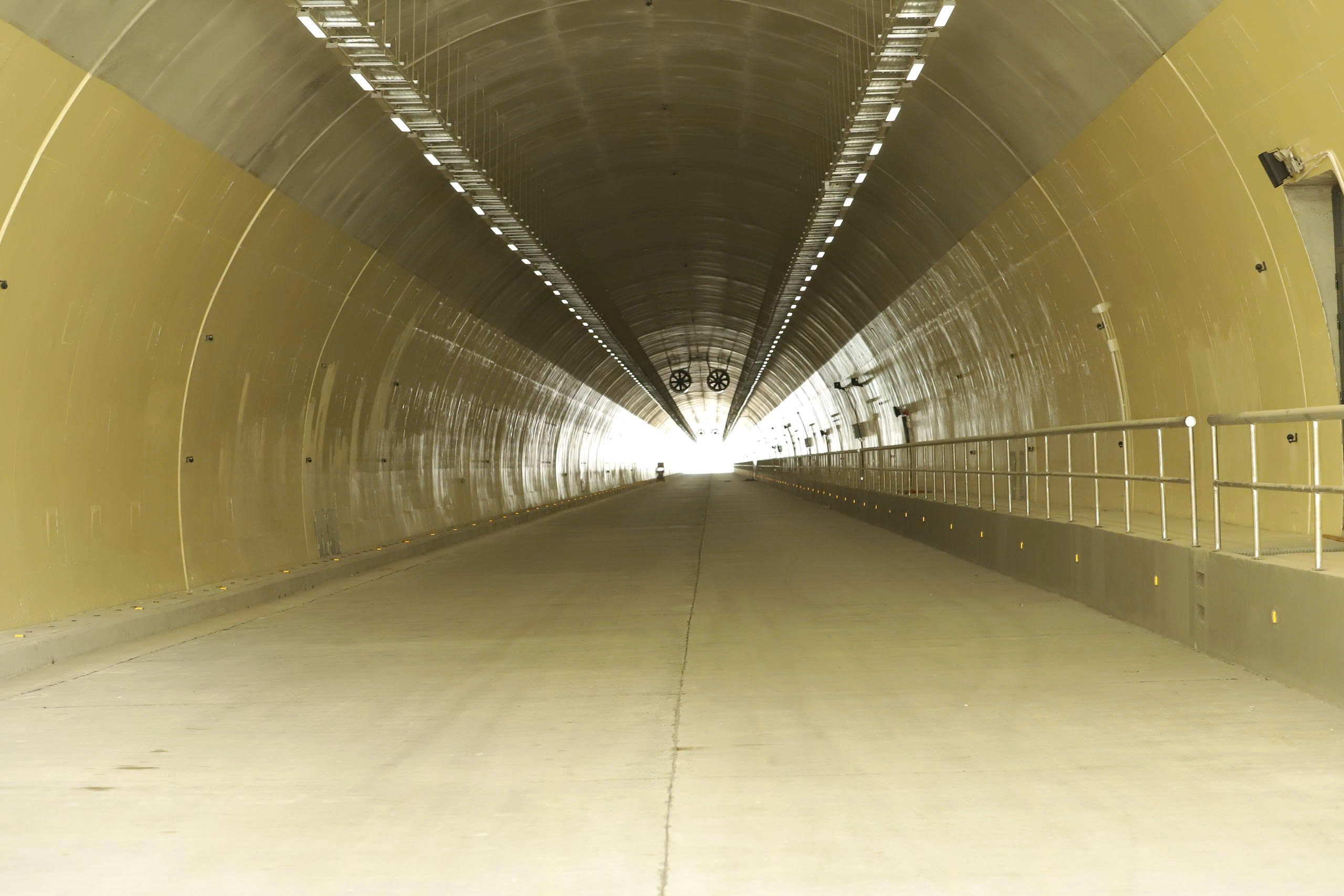 Hầm Đ&egrave;o Ngang mở rộng ho&agrave;n tất thi c&ocirc;ng, chờ nghiệm thu để th&ocirc;ng xe- Ảnh 3.