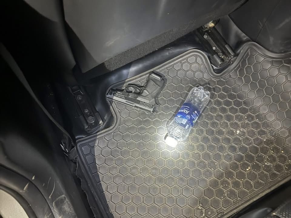 Bị bắt tạm giam v&igrave; d&ugrave;ng s&uacute;ng c&ocirc;ng cụ hỗ trợ v&agrave; b&igrave;nh xịt hơi cay tấn c&ocirc;ng con nợ- Ảnh 4.