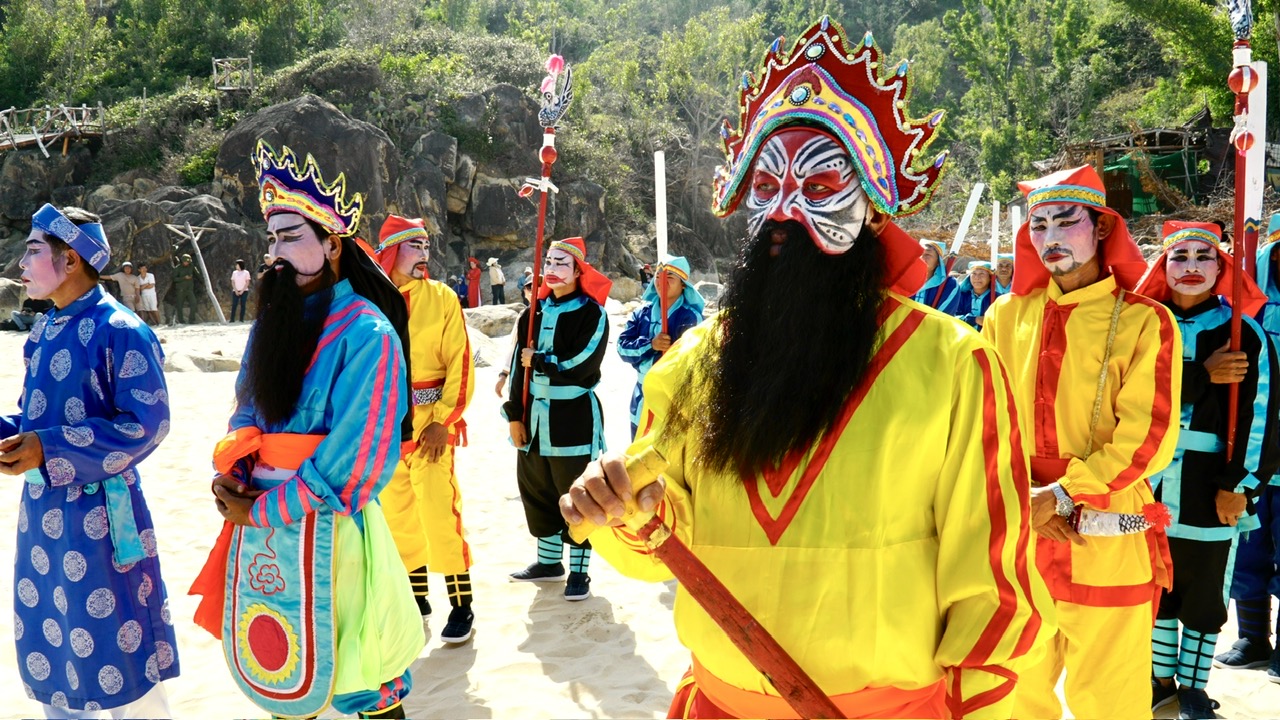 Gia Lai: G&igrave;n giữ hồn biển từ Lễ hội cầu ngư Vạn Đầm Xương L&yacute;- Ảnh 7.