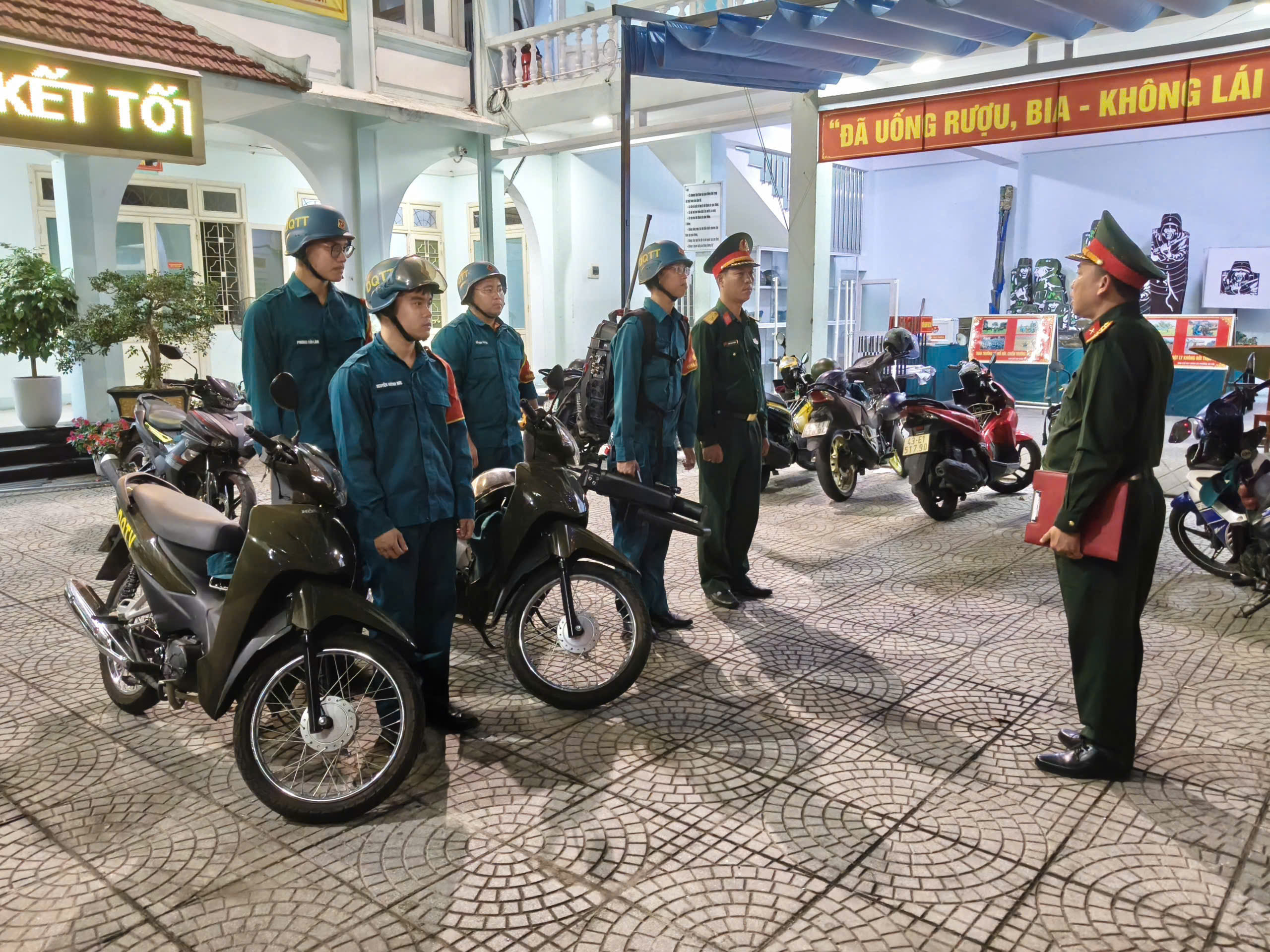 Đà Nẵng tuần tra, kiểm soát 24/24h xử lý nạn flycam xâm nhập khu vực cấm bay- Ảnh 2. Đà Nẵng tuần tra, kiểm soát 24/24h xử lý nạn flycam xâm nhập khu vực cấm bay- Ảnh 2.