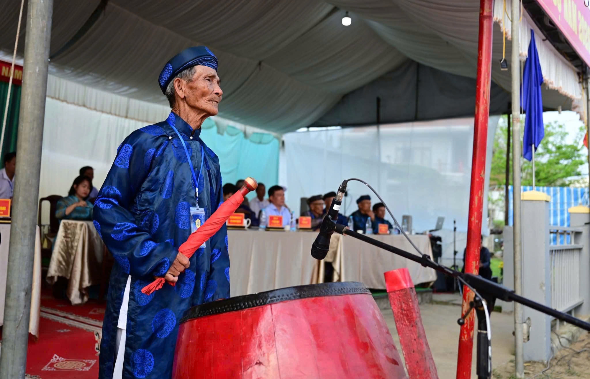 Tưng bừng hội vật truyền thống l&agrave;ng S&igrave;nh hơn 200 năm ở Huế- Ảnh 4.