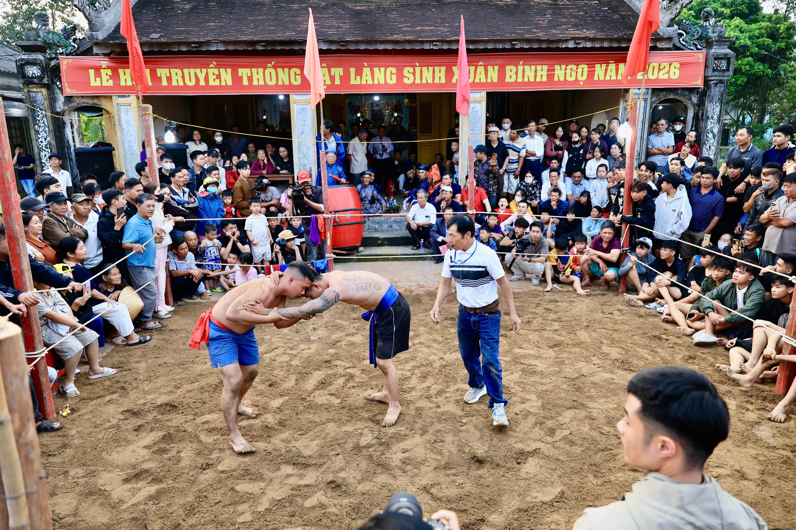 Tưng bừng hội vật truyền thống l&agrave;ng S&igrave;nh hơn 200 năm ở Huế- Ảnh 14.
