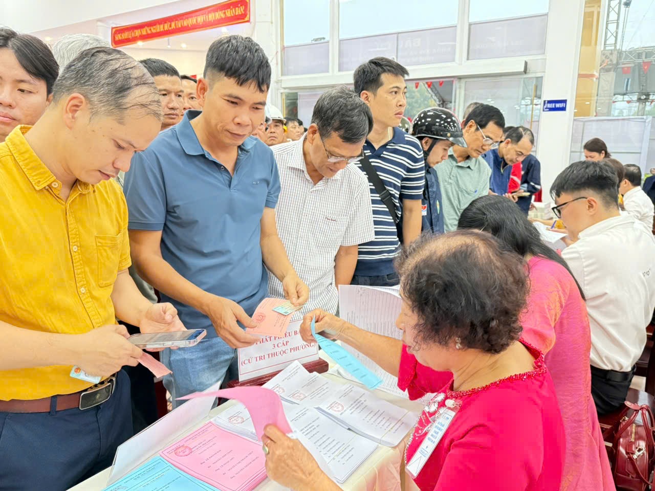 Hơn 4.500 cử tri ở TP.HCM bỏ phiếu bầu cử sớm- Ảnh 3.