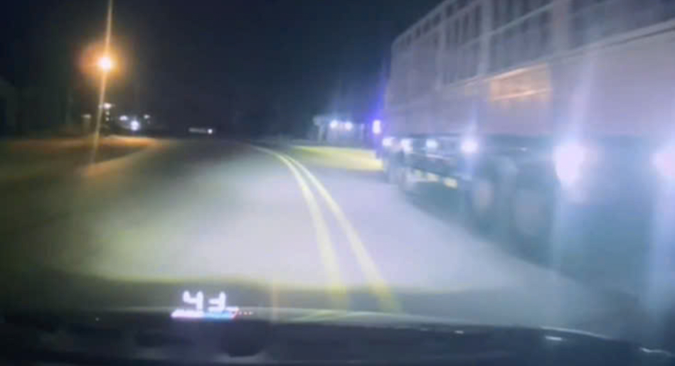 Đồng Nai: Vượt ẩu tr&ecirc;n tỉnh lộ 753, t&agrave;i xế xe tải bị tạm giữ bằng l&aacute;i- Ảnh 1.