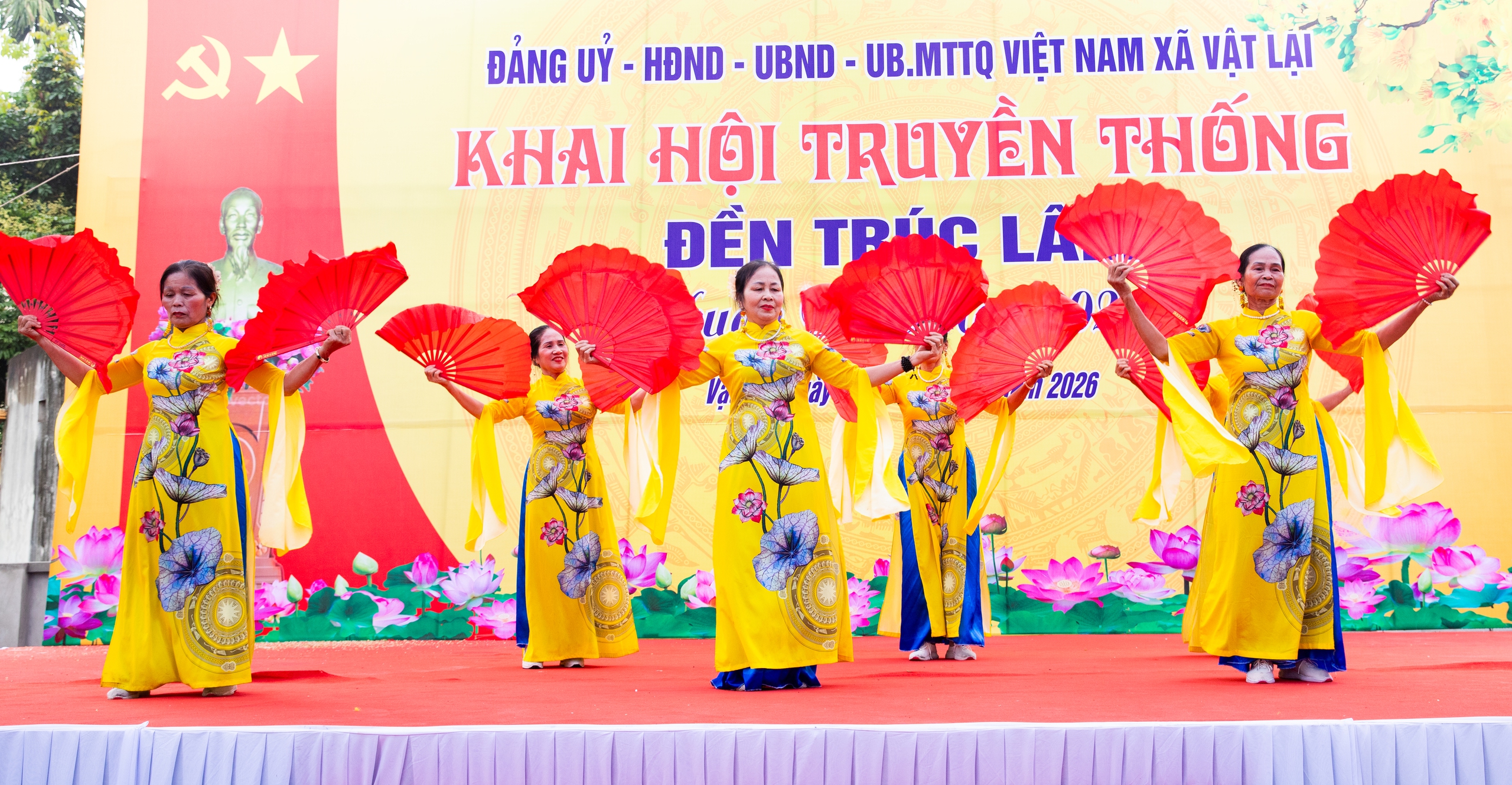 Rộn r&agrave;ng khai hội Đền Tr&uacute;c L&acirc;m xu&acirc;n B&iacute;nh Ngọ 2026- Ảnh 3.