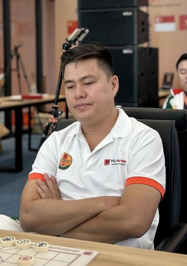 Lại L&yacute; Huynh h&ograve;a thần đồng cờ tướng Trung Quốc- Ảnh 1.