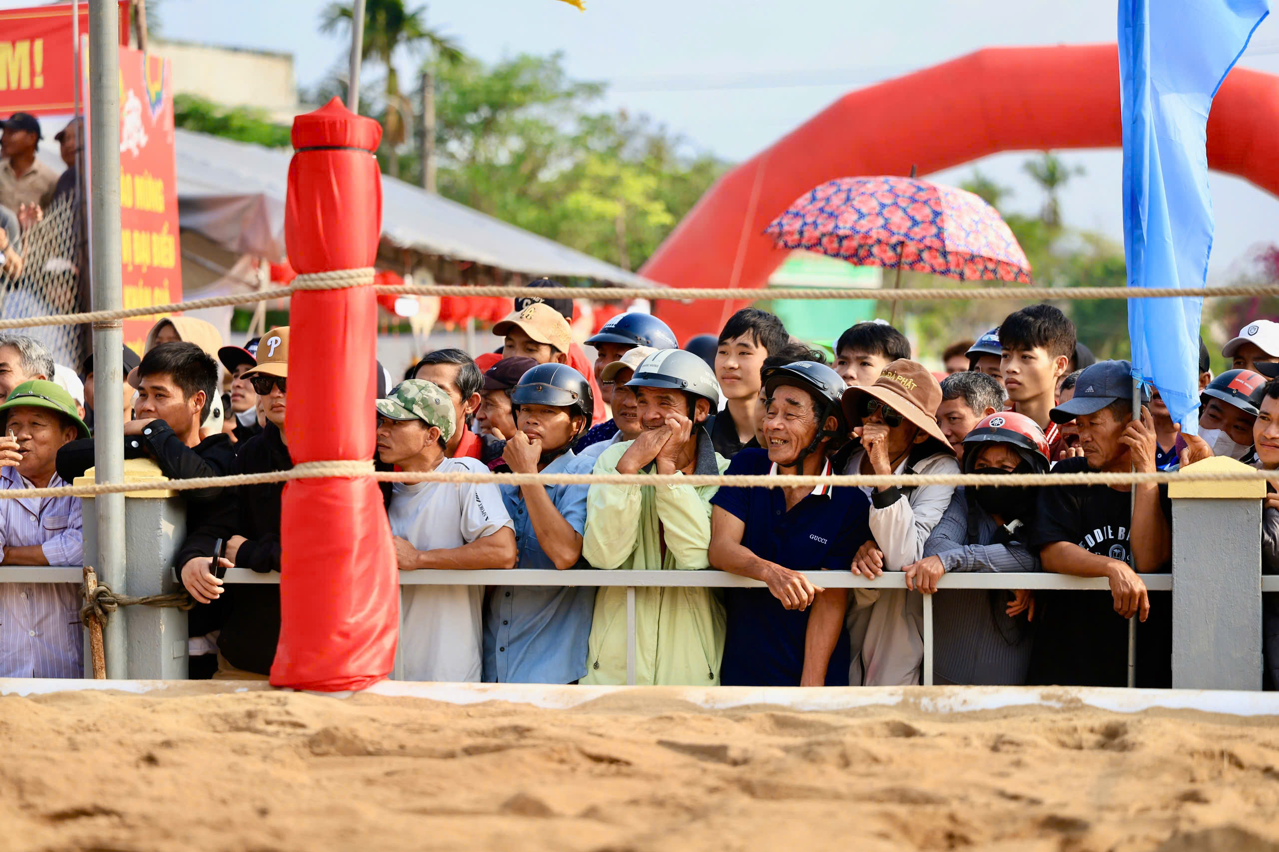 Tưng bừng hội vật truyền thống l&agrave;ng S&igrave;nh hơn 200 năm ở Huế- Ảnh 6.