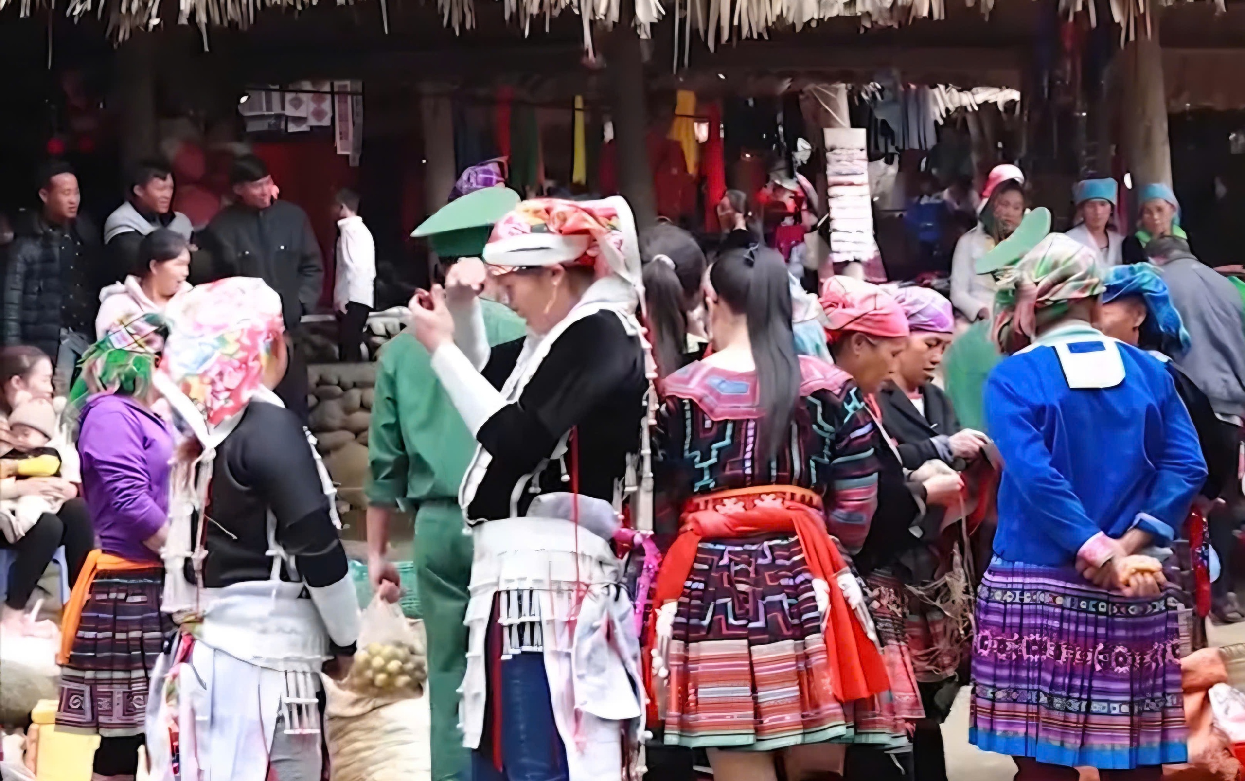 Độc đ&aacute;o phi&ecirc;n chợ v&ugrave;ng cao Sin Suối Hồ h&uacute;t kh&aacute;ch du lịch- Ảnh 19.