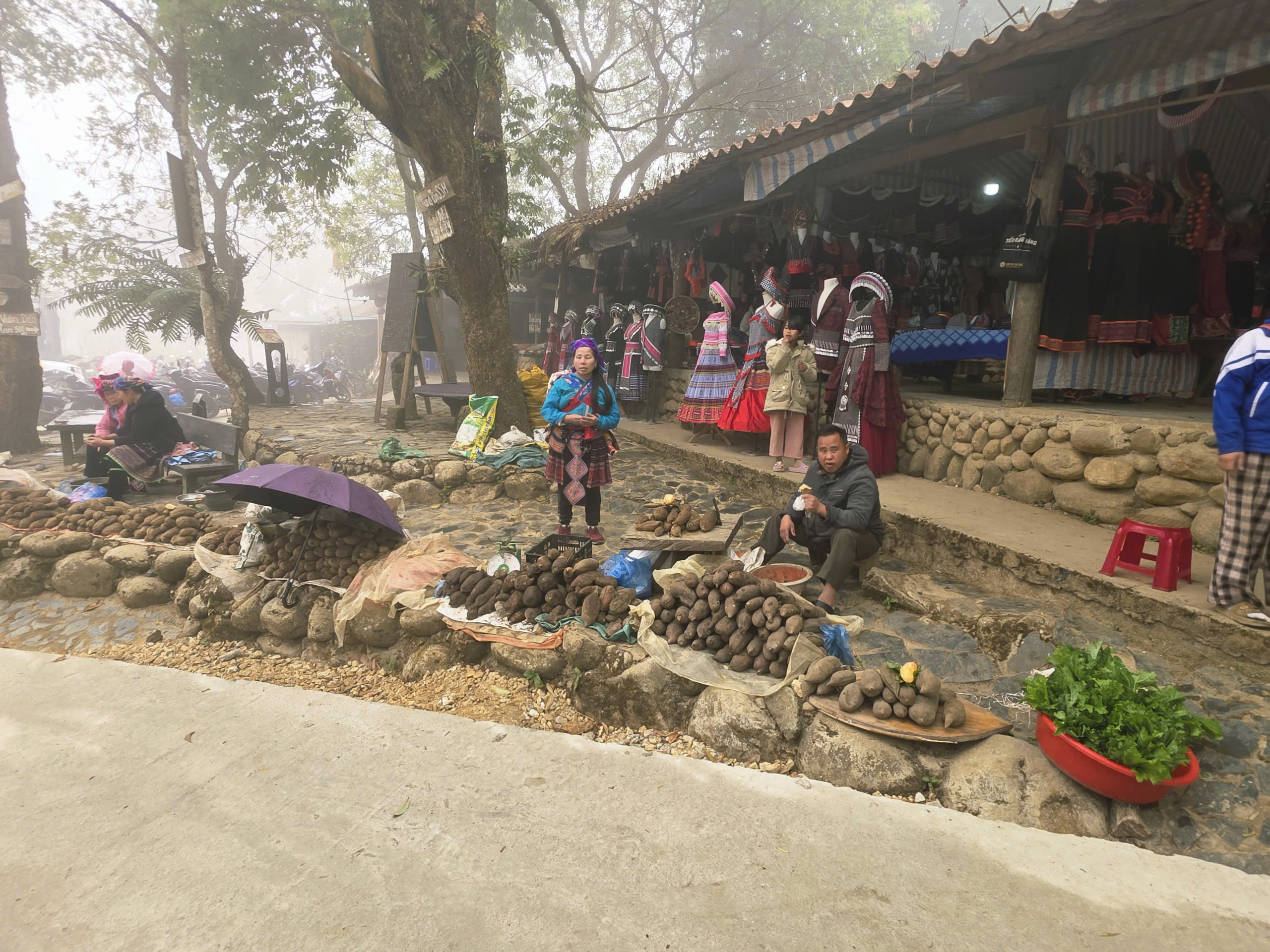 Độc đ&aacute;o phi&ecirc;n chợ v&ugrave;ng cao Sin Suối Hồ h&uacute;t kh&aacute;ch du lịch- Ảnh 5.