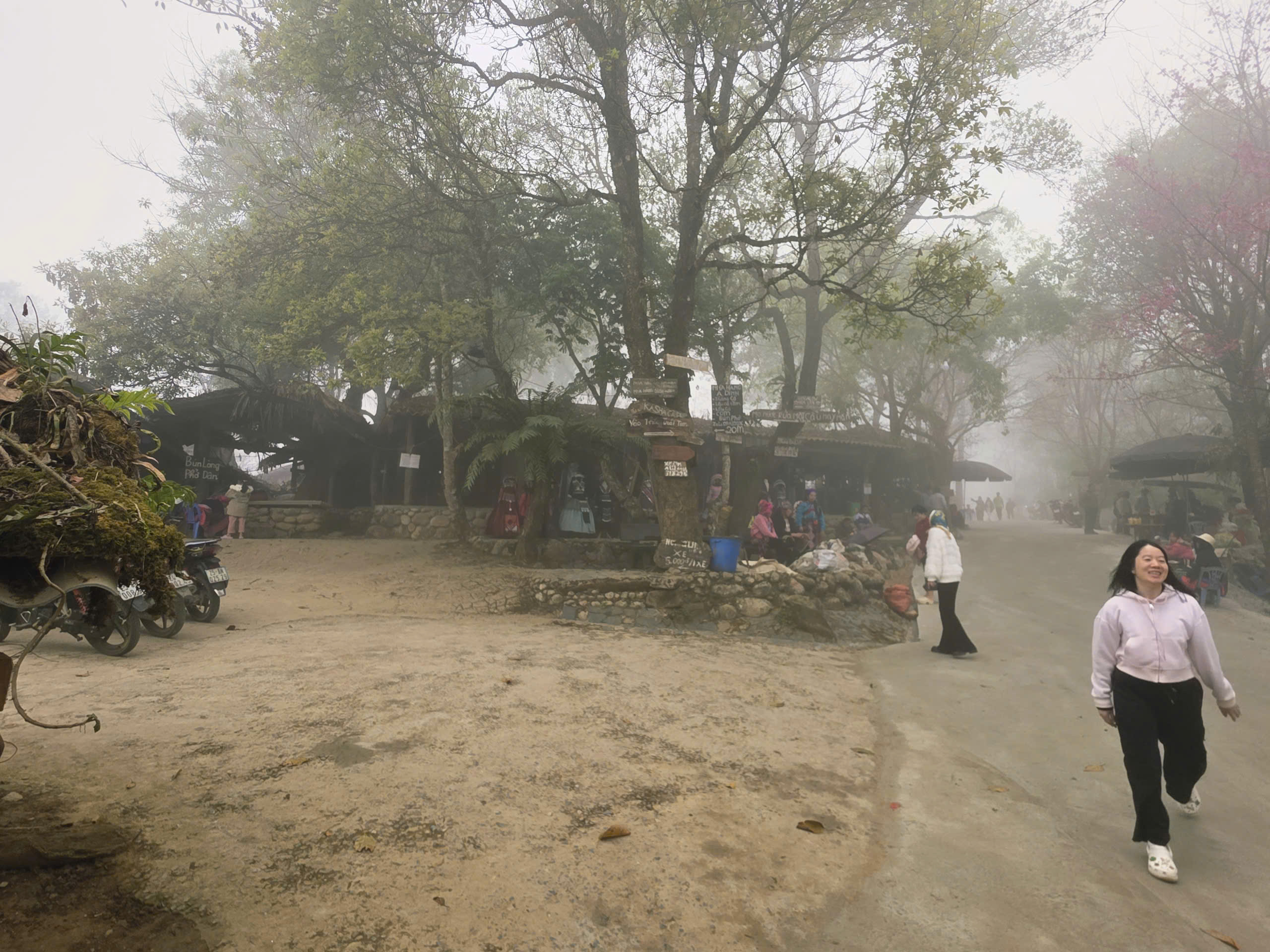 Độc đ&aacute;o phi&ecirc;n chợ v&ugrave;ng cao Sin Suối Hồ h&uacute;t kh&aacute;ch du lịch- Ảnh 6.