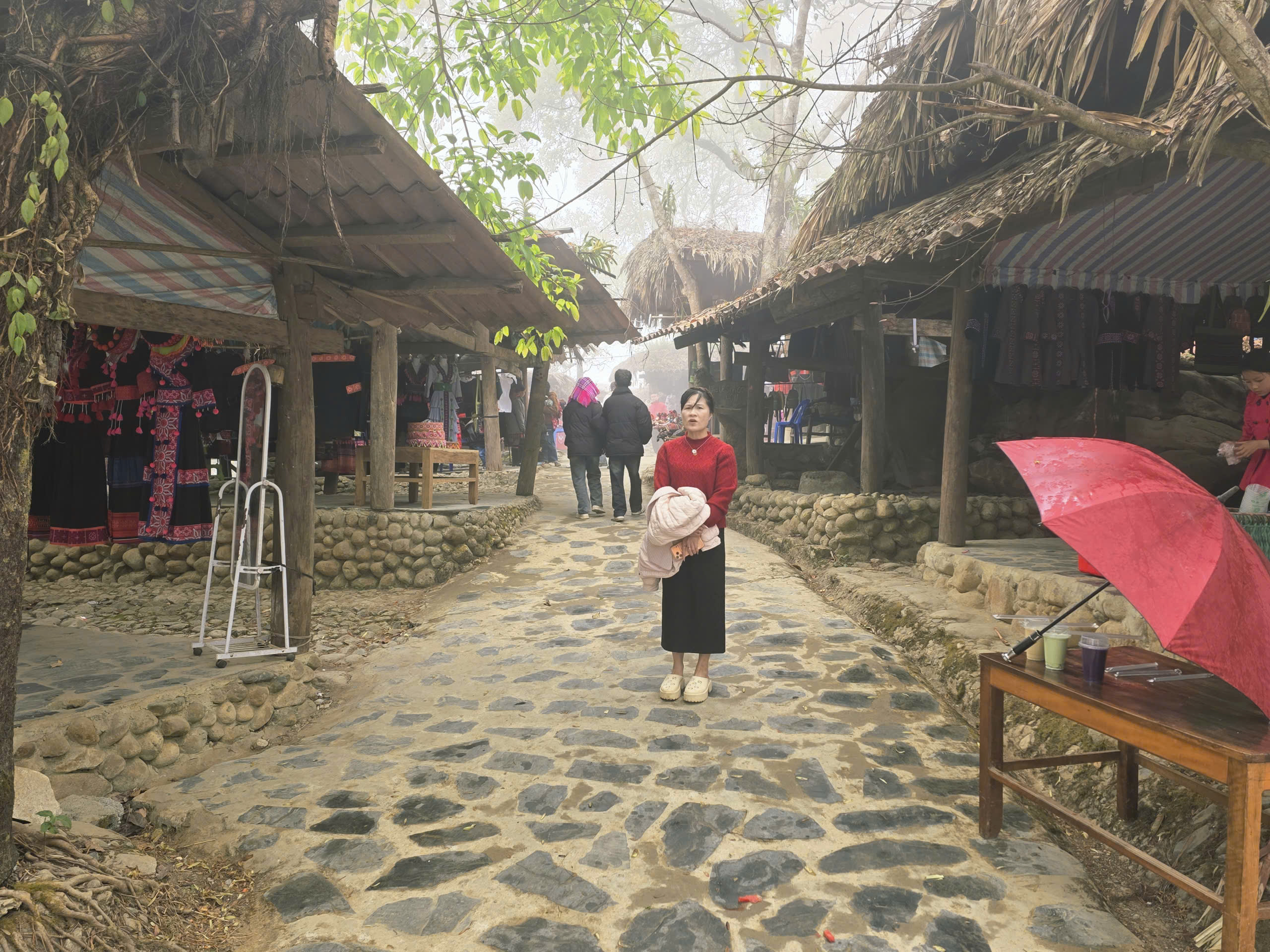 Độc đ&aacute;o phi&ecirc;n chợ v&ugrave;ng cao Sin Suối Hồ h&uacute;t kh&aacute;ch du lịch- Ảnh 11.