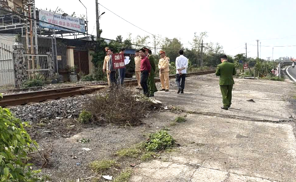 Ninh B&igrave;nh: Đ&oacute;ng bốn lối đi tự mở qua đường sắt tuyến Bắc - Nam đoạn phường Trường Thi- Ảnh 2.