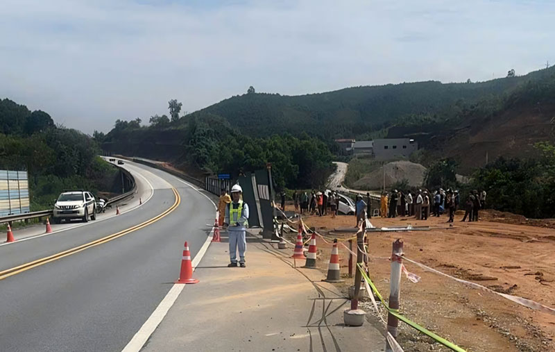 Hiện trường vụ tai nạn khiến hai người bị thương nặng.