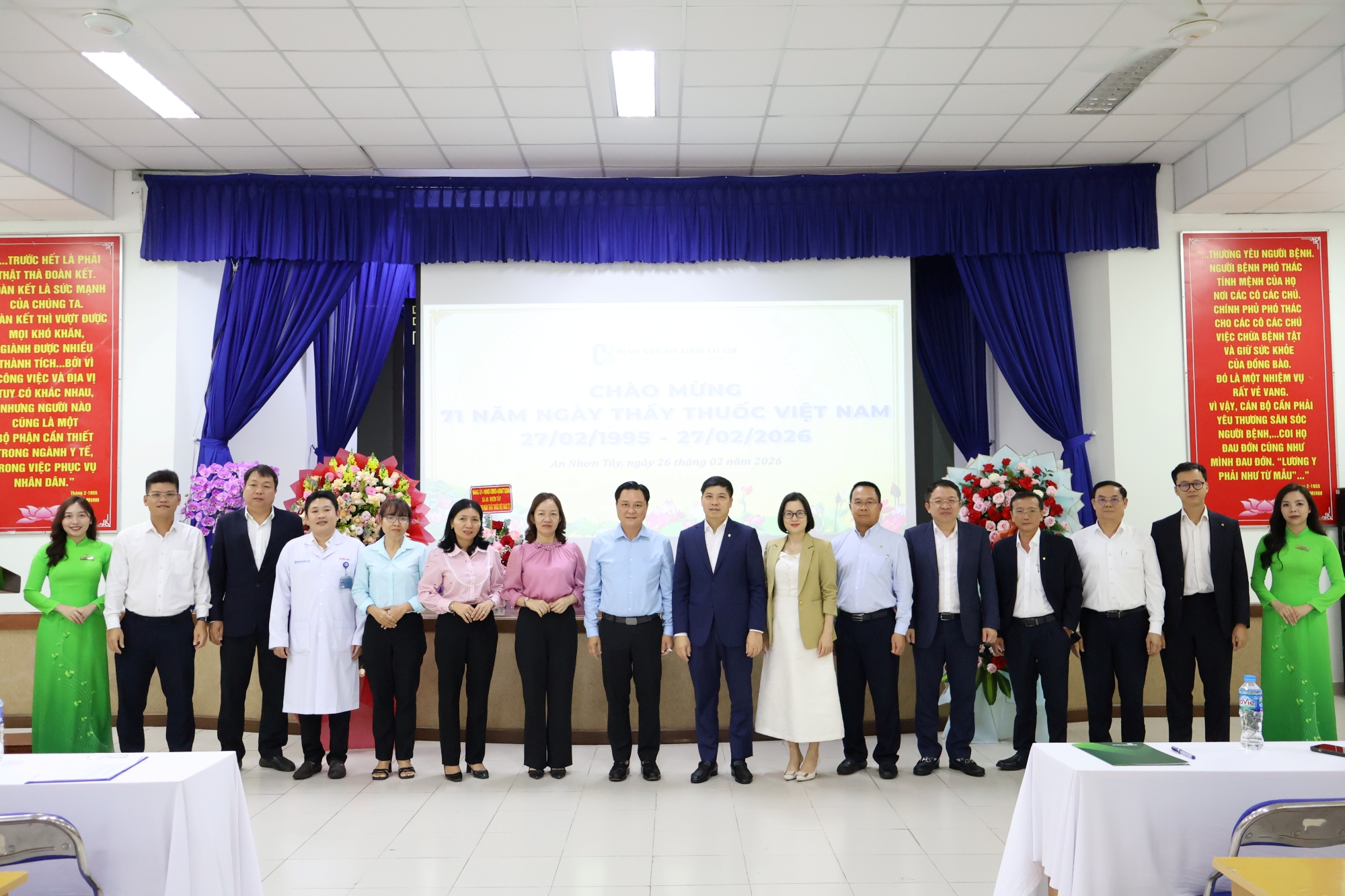 Vietcombank hỗ trợ 1 tỷ đồng thiết bị y tế, trao 200 suất quà tại Hóc Môn và Củ Chi- Ảnh 4. Vietcombank hỗ trợ 1 tỷ đồng thiết bị y tế, trao 200 suất quà tại Hóc Môn và Củ Chi- Ảnh 4.