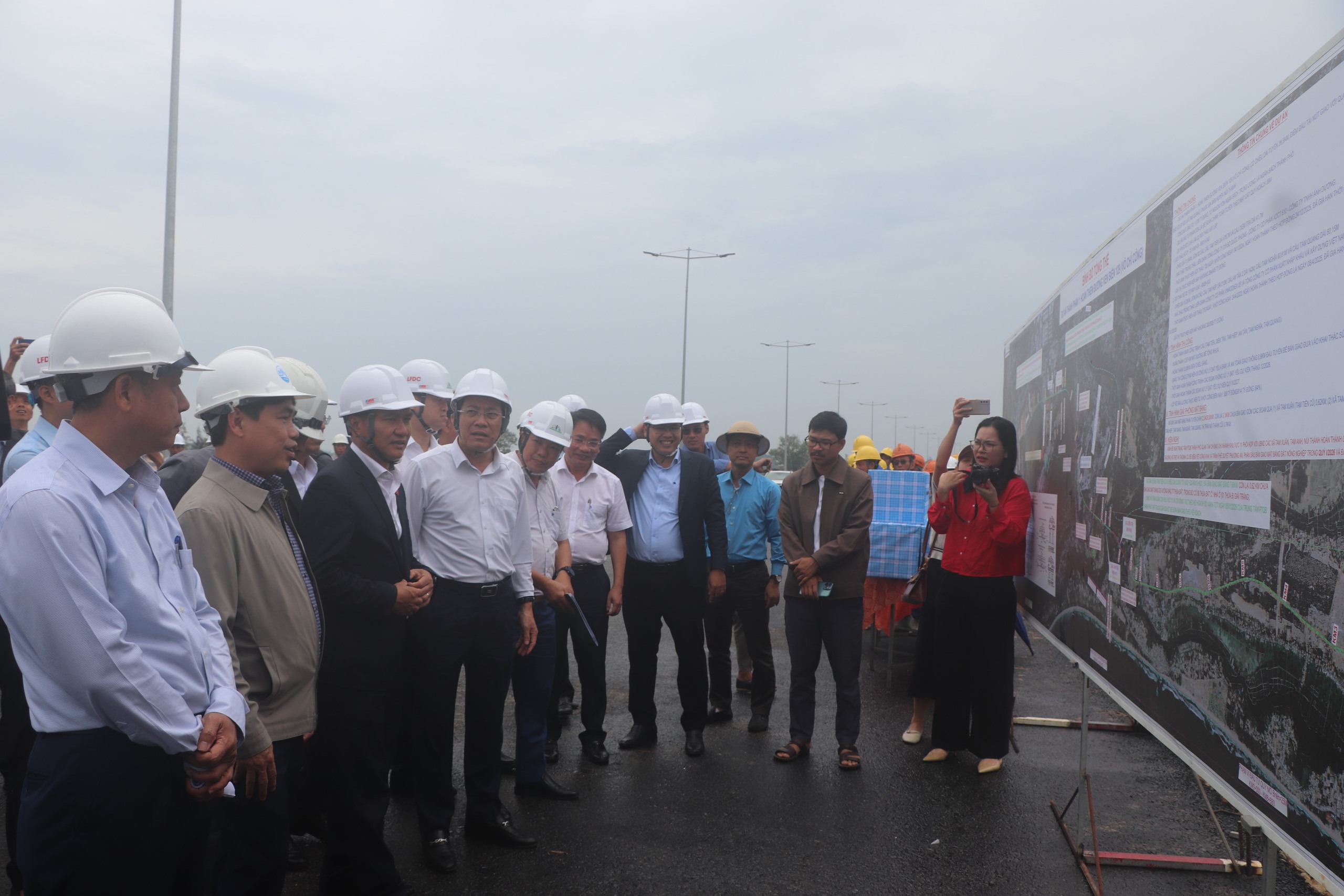 Đà Nẵng tăng tốc bàn giao 3km dự án hoàn thiện đường ven biển 129- Ảnh 2. Đà Nẵng tăng tốc bàn giao 3km dự án hoàn thiện đường ven biển 129- Ảnh 2.