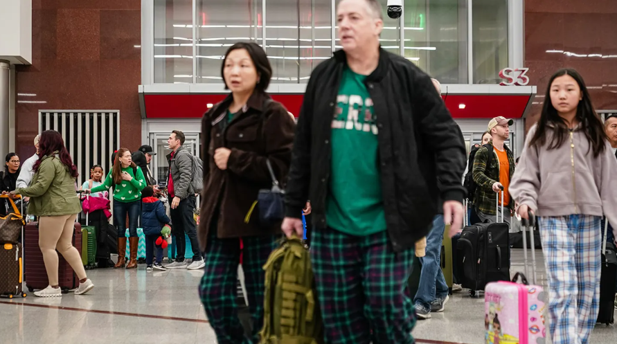 Thực hư việc s&acirc;n bay ở Mỹ cấm h&agrave;nh kh&aacute;ch mặc đồ ngủ- Ảnh 1.